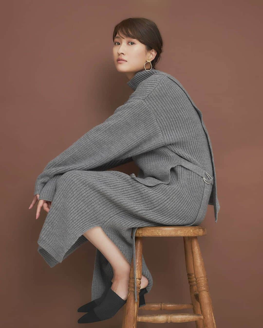 のインスタグラム：「Testshoot📷  このニットワンピ可愛すぎる😂💕  Photo @kentarominami  Hairmake @shihominishio Style @jemma.atelier  Thank you💋  #testshoot #作品撮り #jemmaatelier」
