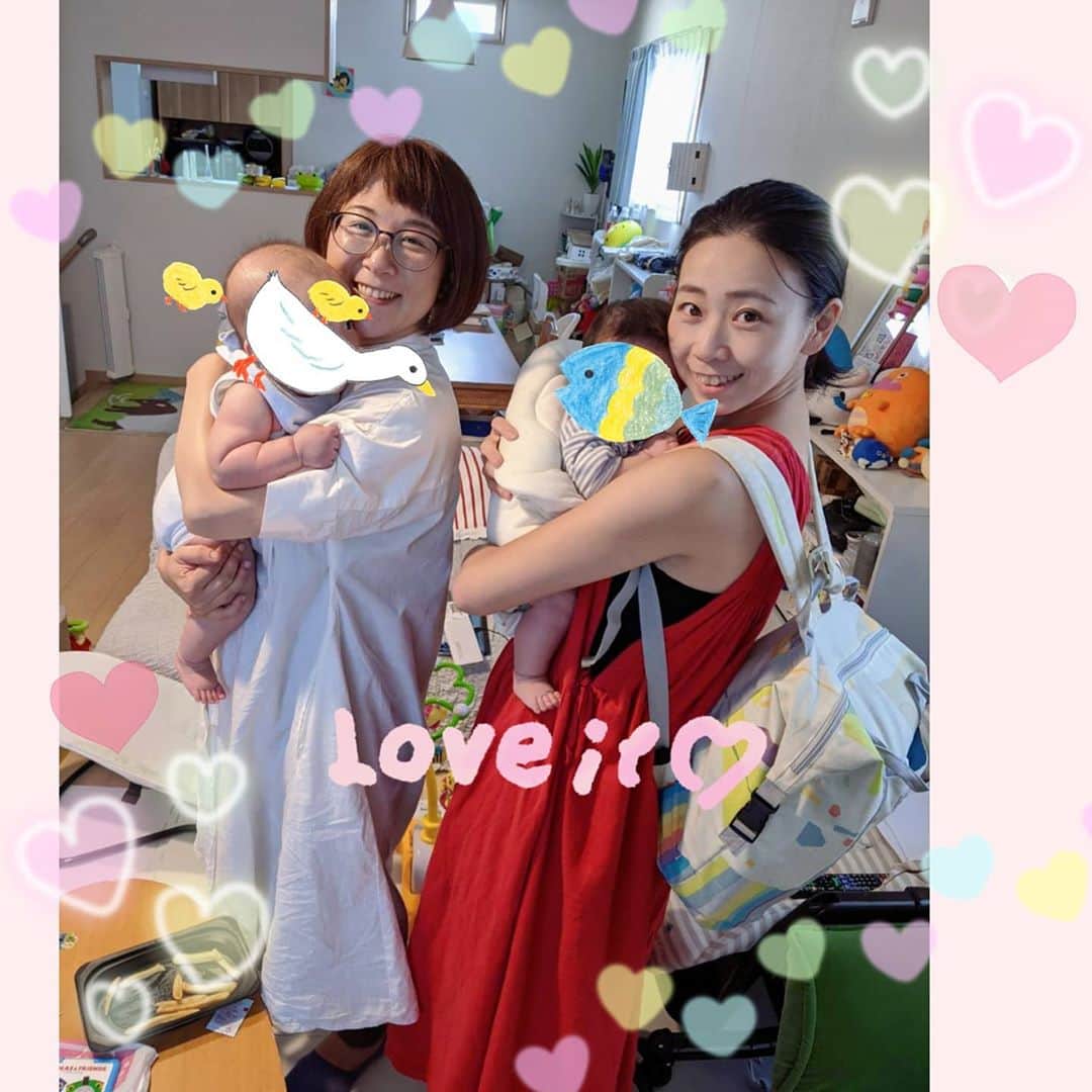 畠山智妃さんのインスタグラム写真 - (畠山智妃Instagram)「お友達にようやく会いに出掛けられたの巻(•ө•)♡  1枚目と2枚目は、 ちゃき界隈の皆さまはご存知…、 私の上京して初めに出来た先輩であり、お友達のいろハモニカちゃんに会いに行きましたー＼(^o^)／❤  実は、モニカも第二子を5月に出産しまして、うちの長男くんとほぼ同時期産まれなのでございます☺  妊娠中は会えなかったけど、連絡取り合ってお互いに励まし合っておりました(笑)  うちは生後4ヶ月を迎えましたし、 そろそろモニカに会いたい気持ちが抑えられなくて車🚙すっ飛ばして行ってきたよー♡  鯖ちゃん（モニカ家の長男）は、保育園に行っていて会えなかったけど、 鮭ちゃん（モニカ家の次男）に会えて天使すぎてめちゃんこ癒やされたー(^o^)  うちの旦那くんとも仲良くしてくれてるモニカちゃんなので旦那くんも一緒にお邪魔しました😋  大人3人＋ベビー3人でお昼ご飯を食べてベビー達に癒やされる時間となり最高でした❤ モニカたん、まだまだ話足りないので…また遊びに行くねー＼(^o^)／  そして、3枚目の写真は、 旦那くんとよく飲み🍷＆食べ🍕に行っていたお店に寄ったのですが、 まさかの、、、出産のお祝いプレートを用意してくれてたーーーー＼(^o^)／  さすが、ゆかさん（@yukaokb ）ッ!!❤✨❤✨ありがとうございました☺❤  この日は、 あまり長居もできず、ゆっくり飲食楽しめなかったので、こちらもまたゆっくりお邪魔しよーと思いますです☺  三軒茶屋のすずらん通り入口すぐにある、 pizzanista7というお店です😀  優しいお兄さん（@jin.makoto ）まこっちゃんが作る美味しいピザ🍕をぜひ皆さま食べに行ってくださいね🤔  今は、お昼に↑☝のゆかさんがランチ営業でピザ🍕焼いてくれますので✨ ご都合良い時間でぜひ✨  やっぱり、ドライブやお出かけできるのって楽しいよねぇ〜 夜のレインボーブリッジ通過は最高だったなああああ(≧▽≦)」9月15日 0時14分 - chaki_wooper