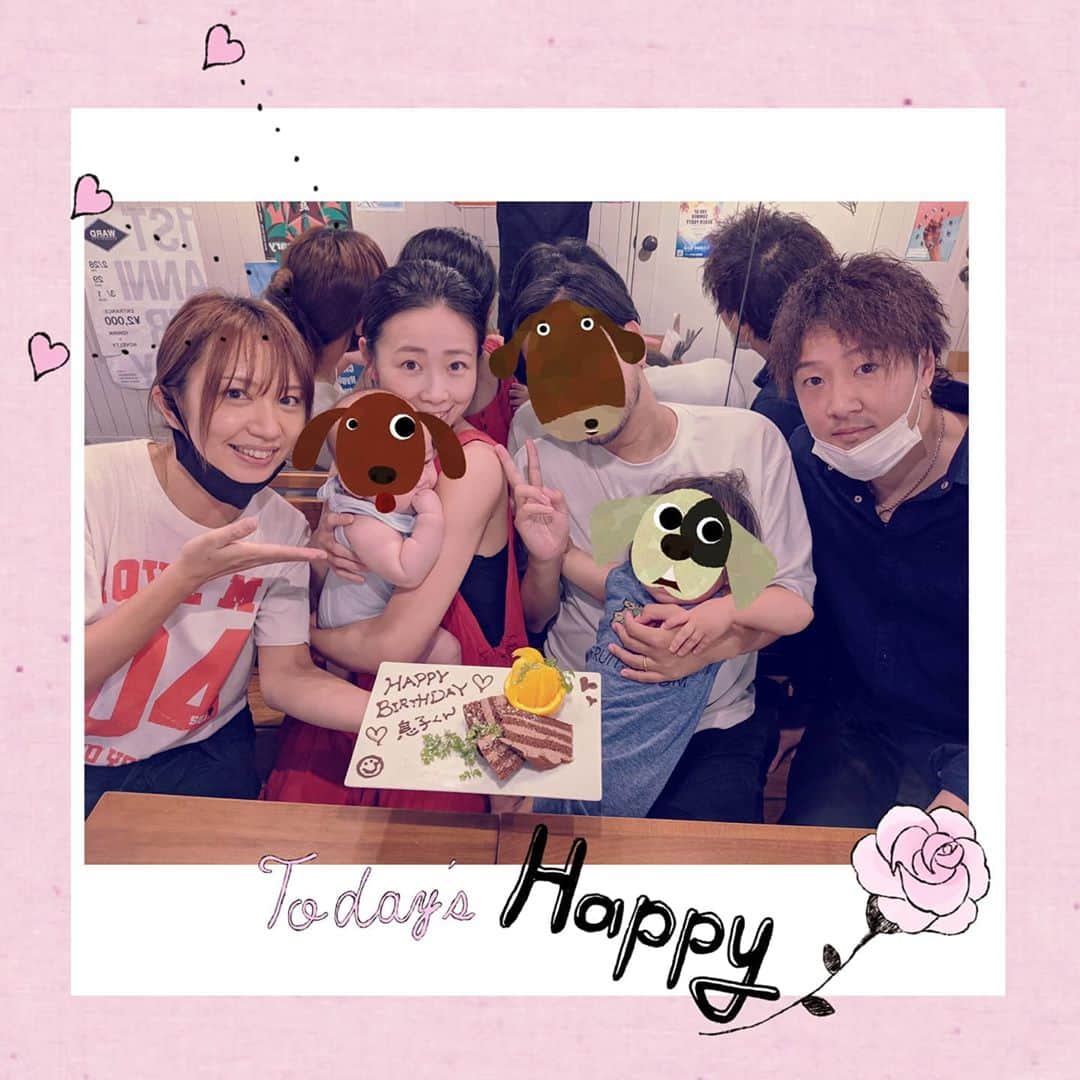 畠山智妃さんのインスタグラム写真 - (畠山智妃Instagram)「お友達にようやく会いに出掛けられたの巻(•ө•)♡  1枚目と2枚目は、 ちゃき界隈の皆さまはご存知…、 私の上京して初めに出来た先輩であり、お友達のいろハモニカちゃんに会いに行きましたー＼(^o^)／❤  実は、モニカも第二子を5月に出産しまして、うちの長男くんとほぼ同時期産まれなのでございます☺  妊娠中は会えなかったけど、連絡取り合ってお互いに励まし合っておりました(笑)  うちは生後4ヶ月を迎えましたし、 そろそろモニカに会いたい気持ちが抑えられなくて車🚙すっ飛ばして行ってきたよー♡  鯖ちゃん（モニカ家の長男）は、保育園に行っていて会えなかったけど、 鮭ちゃん（モニカ家の次男）に会えて天使すぎてめちゃんこ癒やされたー(^o^)  うちの旦那くんとも仲良くしてくれてるモニカちゃんなので旦那くんも一緒にお邪魔しました😋  大人3人＋ベビー3人でお昼ご飯を食べてベビー達に癒やされる時間となり最高でした❤ モニカたん、まだまだ話足りないので…また遊びに行くねー＼(^o^)／  そして、3枚目の写真は、 旦那くんとよく飲み🍷＆食べ🍕に行っていたお店に寄ったのですが、 まさかの、、、出産のお祝いプレートを用意してくれてたーーーー＼(^o^)／  さすが、ゆかさん（@yukaokb ）ッ!!❤✨❤✨ありがとうございました☺❤  この日は、 あまり長居もできず、ゆっくり飲食楽しめなかったので、こちらもまたゆっくりお邪魔しよーと思いますです☺  三軒茶屋のすずらん通り入口すぐにある、 pizzanista7というお店です😀  優しいお兄さん（@jin.makoto ）まこっちゃんが作る美味しいピザ🍕をぜひ皆さま食べに行ってくださいね🤔  今は、お昼に↑☝のゆかさんがランチ営業でピザ🍕焼いてくれますので✨ ご都合良い時間でぜひ✨  やっぱり、ドライブやお出かけできるのって楽しいよねぇ〜 夜のレインボーブリッジ通過は最高だったなああああ(≧▽≦)」9月15日 0時14分 - chaki_wooper