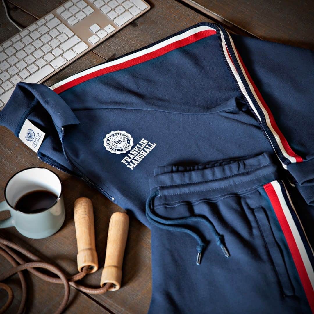 フランクリン&マーシャルのインスタグラム：「FRANKLIN & MARSHALL  FW2020 COLLECTION  Your daily routine with all the comforts of home	  #franklinandmarshall #newcollection #fw20 #sweatshirt #trousers」