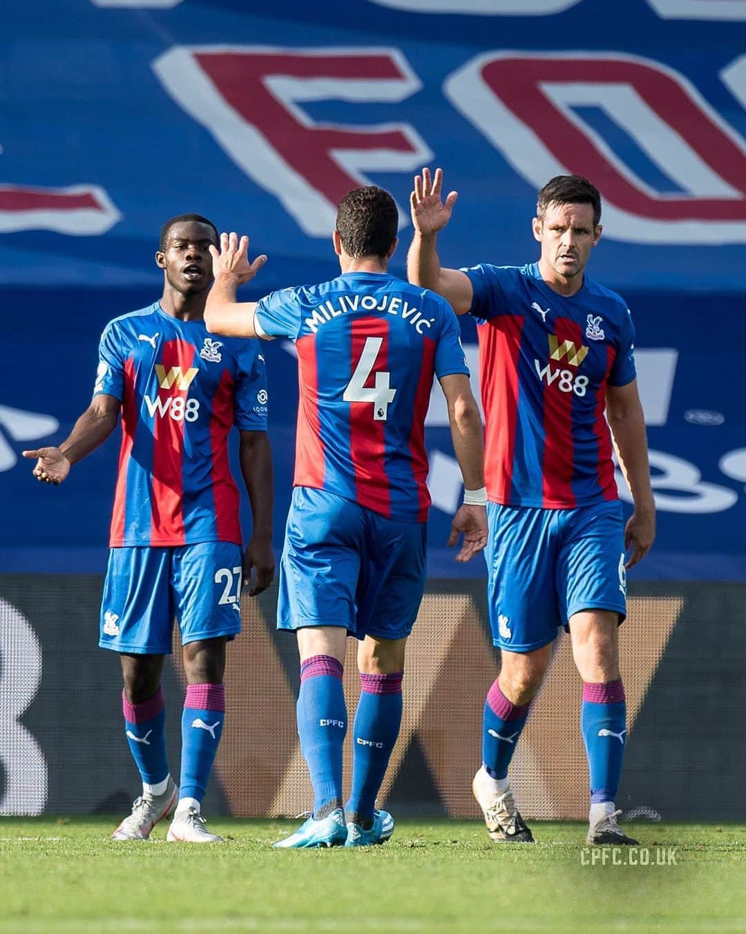 クリスタル・パレスFCさんのインスタグラム写真 - (クリスタル・パレスFCInstagram)「🤔 Who do you want to see in tomorrow’s Carabao Cup squad vs. Bournemouth?  #CPFC #PremierLeague #PL #CarabaoCup」9月15日 0時27分 - cpfc