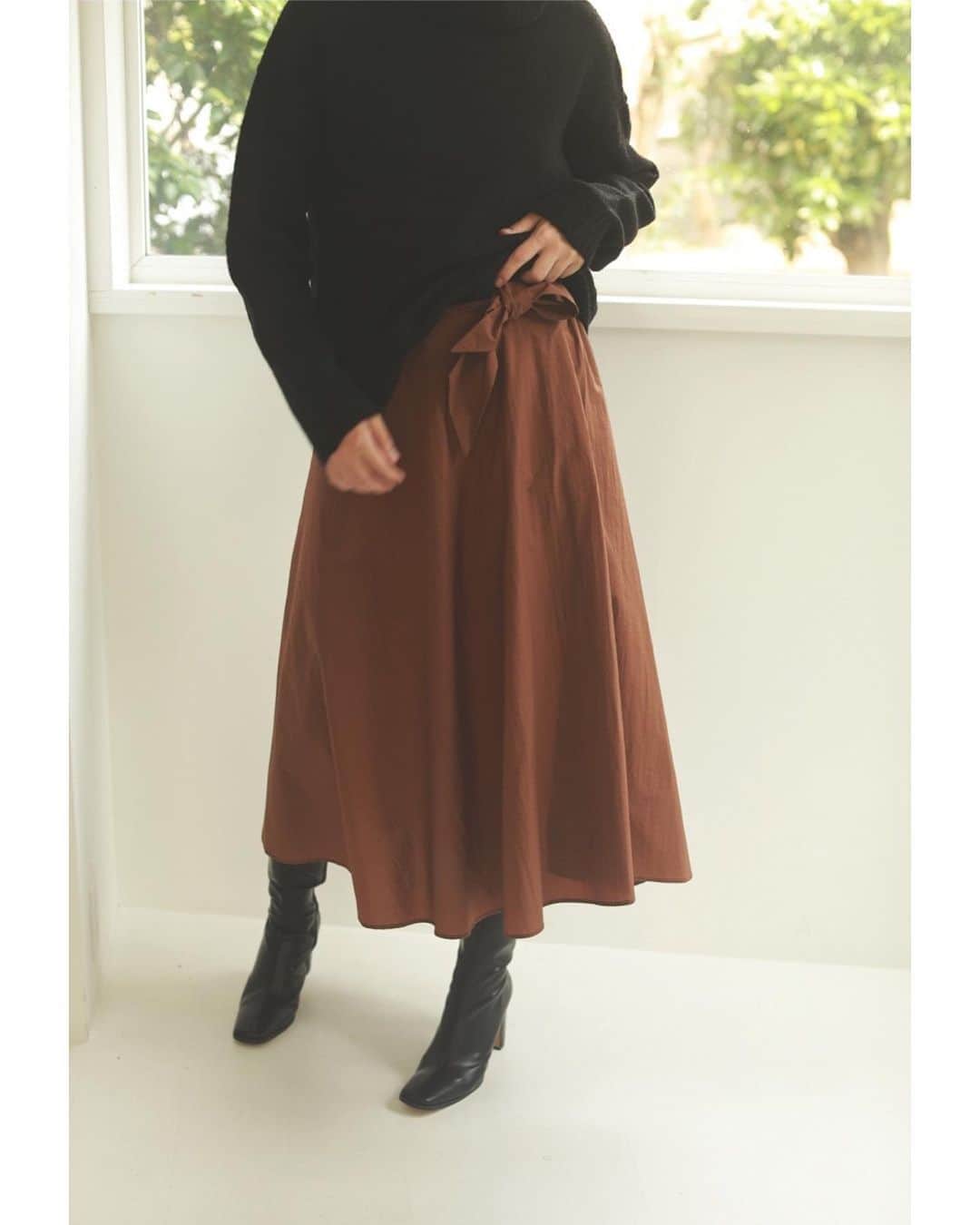 ACYMさんのインスタグラム写真 - (ACYMInstagram)「#発売中 ✔︎Waist tie flare スカート (BEG,BRN) . . 本日12:00〜発売開始！ アイテムは画像をTAPしてCHECK✈︎ . #ACYM #ootd #outfit #coordinate #instagood #instalike #2020AW #fashion #japan #tokyo #フレアスカート」9月15日 11時21分 - acym_official