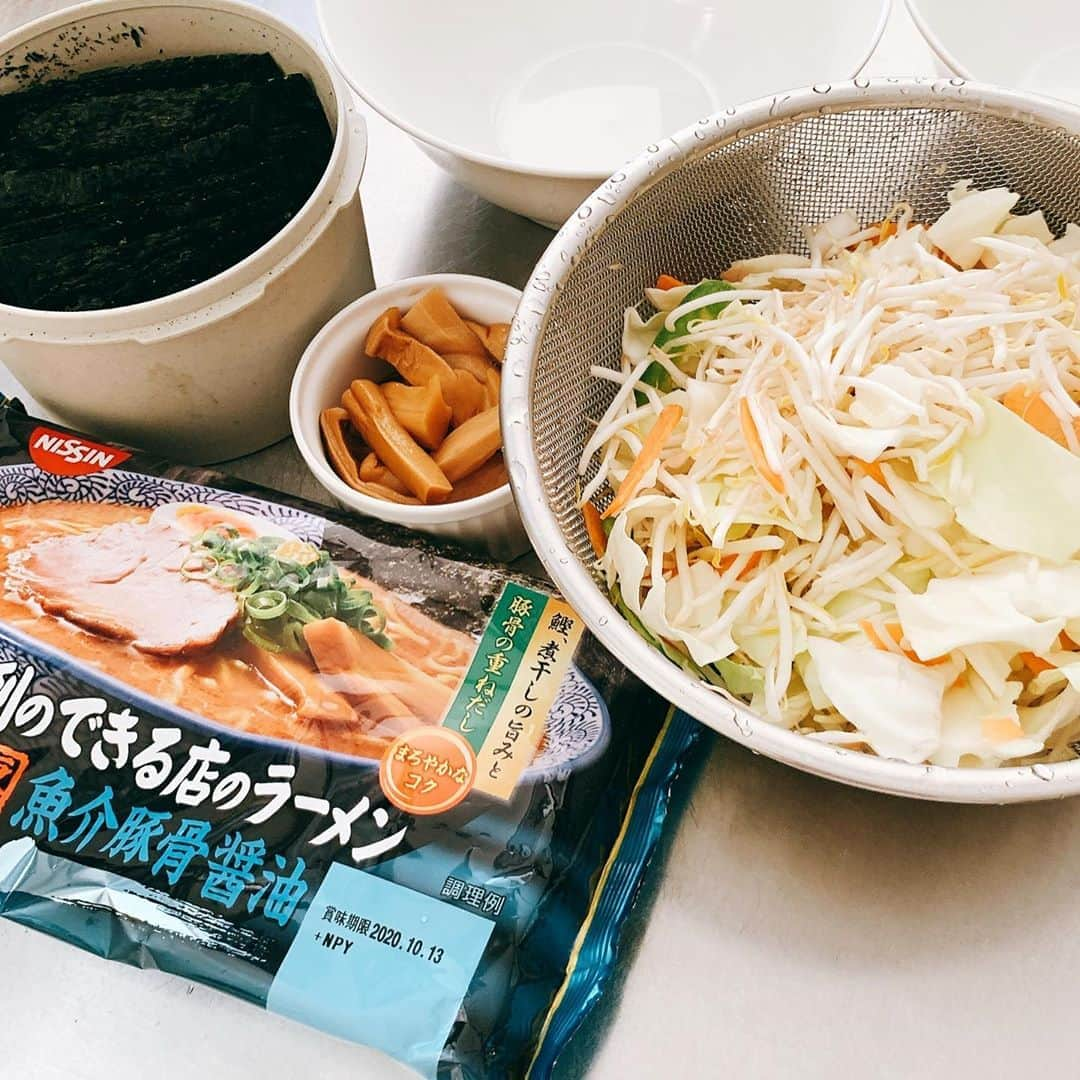 葉月里緒奈さんのインスタグラム写真 - (葉月里緒奈Instagram)「イケ麺パラダイス！ #麺好き#麺活 #イケ麺 #銀座アスター#アスター麺#牛肉とセロリのあんかけ焼きそば #蟹焼売#塩焼きそば#ネギとちりめんじゃこ#にんにくの芽もあったから一緒に #楽しい食感#納豆のせ#行列のできる店のラーメン #魚介豚骨醤油#rionahazuki」9月15日 9時54分 - riona_hazuki