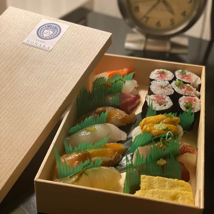 山口俊さんのインスタグラム写真 - (山口俊Instagram)「やっぱり寿司だ！ 久々にご飯で癒されました。  #ニューヨーク #sushinonaka #ubereats #日本人」9月15日 10時12分 - shun.yamaguchi_official