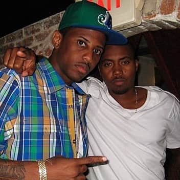ファボラスのインスタグラム：「Happy Born Day to the Legend @nas!! Always good & genuine energy! Always motivated me both being kids from the NYC Projects.. Celebrate Life for him 🎈  P.S. - This a throwback pic from early 2000s when i had a fitted to match every shirt in my closet 😂」
