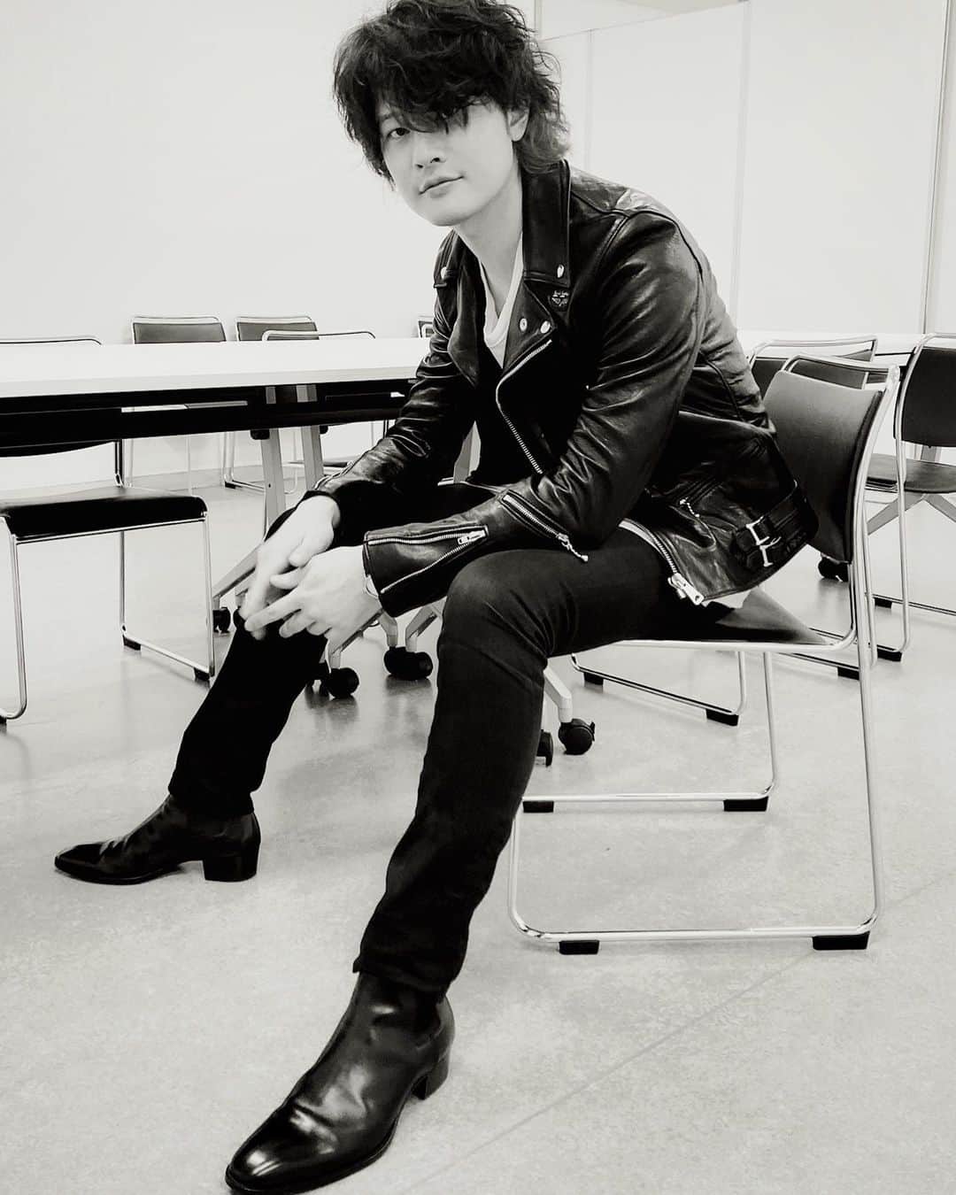 磯部寛之のインスタグラム：「Lewis Leathers. Hiro 先日購入、お気に入り。涼しくなったら外で着たい◎ ひろ  #alexandros #lewisleathers #saintlaurent #musicday #beast #ドクターデスの遺産」