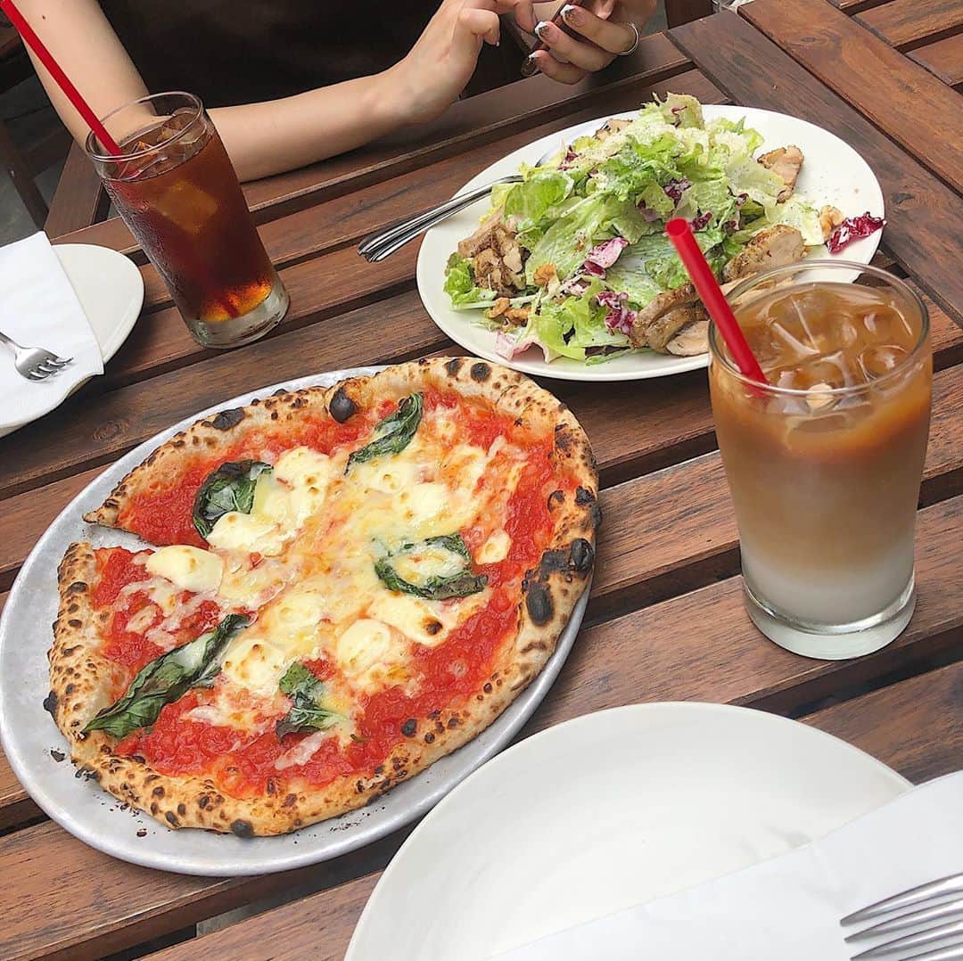 のインスタグラム：「. . 最近はお休みでもずっと家でゴロゴロ🥺 . 前に行ったカフェとか見返してると また行きたいところだらけ😅❤️ . 特に今はすごいピザの口になってしもた🍕 . #過去pic #カフェ#堀江ランチ#堀江カフェ」