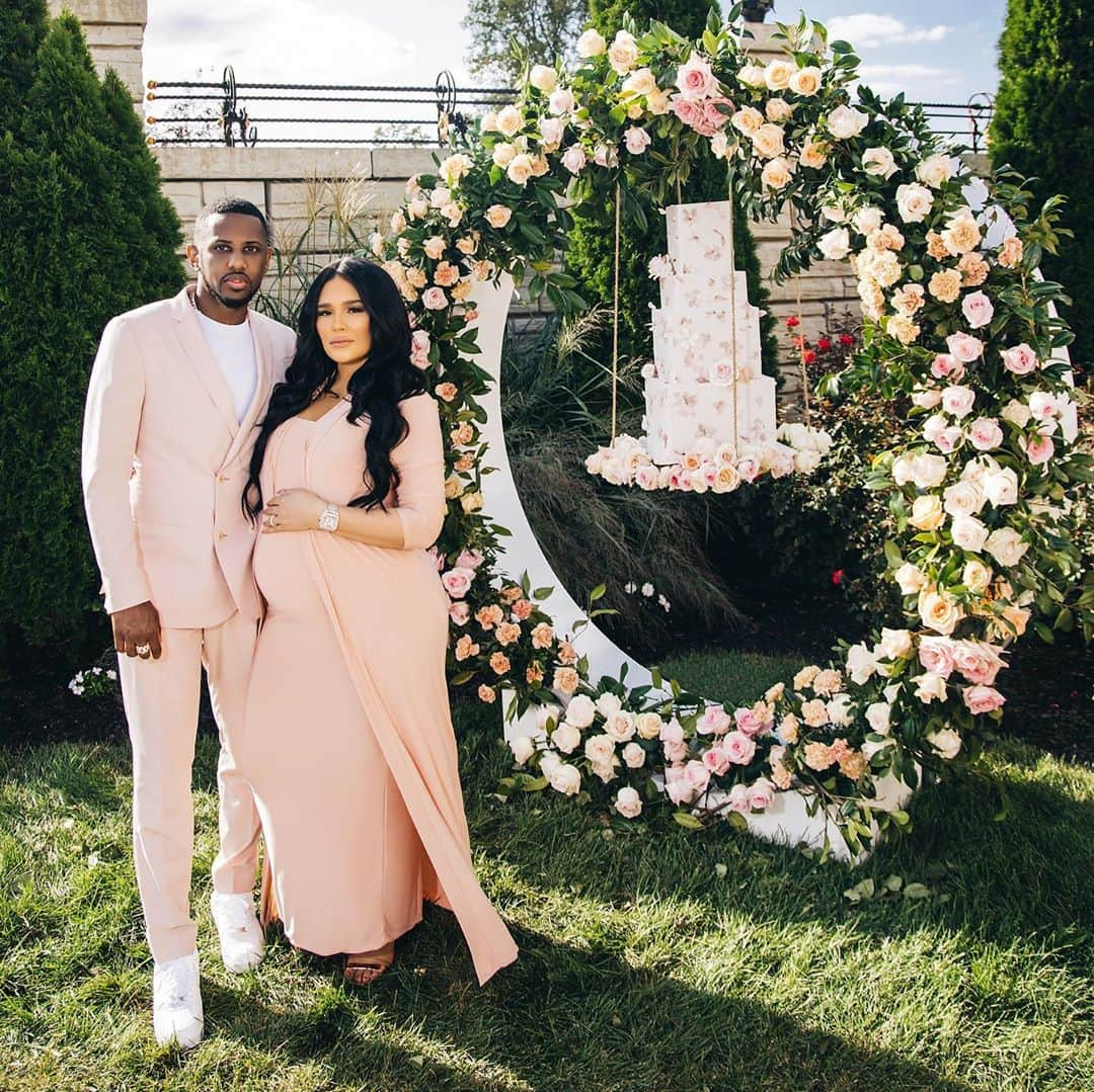 ファボラスさんのインスタグラム写真 - (ファボラスInstagram)「My Daddy planted a seed... My Mama watered me wit a plan to succeed..  @emilyb_ 🌸🤰🏻  [shot by @stanlophotography]   #BabyInBloomBrunch」9月15日 11時06分 - myfabolouslife