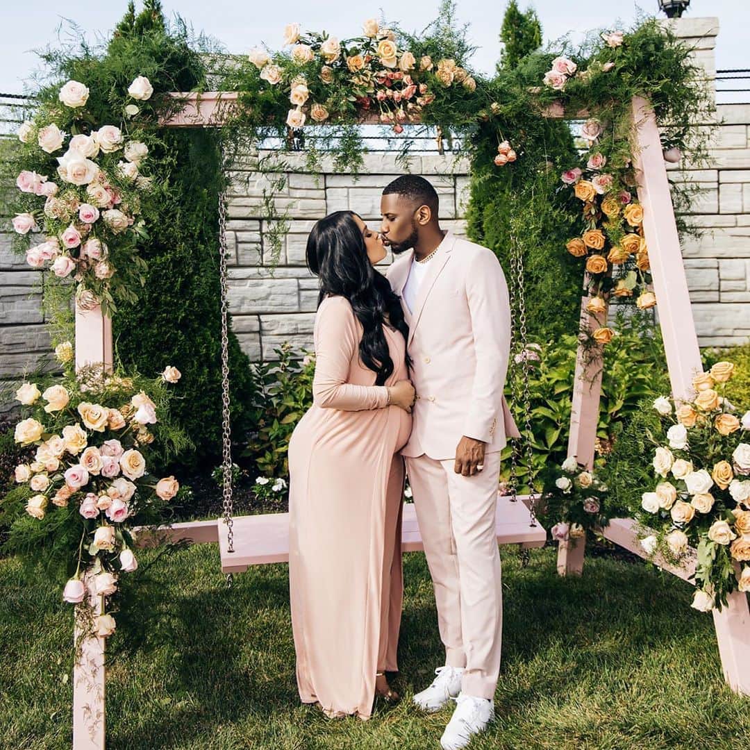 ファボラスのインスタグラム：「My Daddy planted a seed... My Mama watered me wit a plan to succeed..  @emilyb_ 🌸🤰🏻  [shot by @stanlophotography]   #BabyInBloomBrunch」