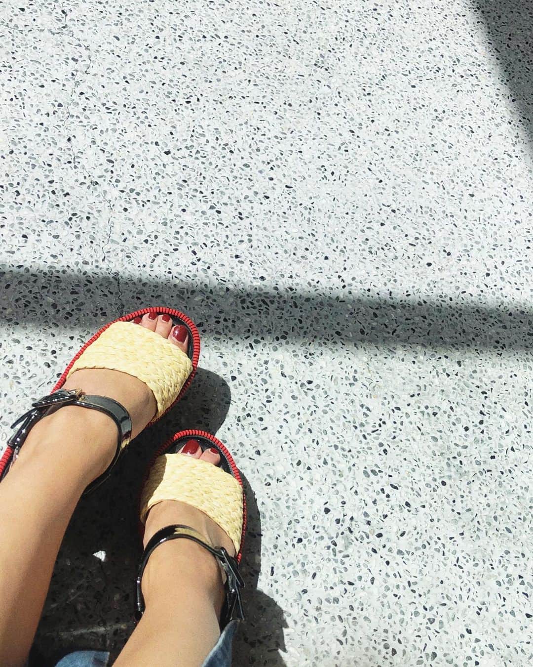 金田彩奈のインスタグラム：「My favorite👡🌼」