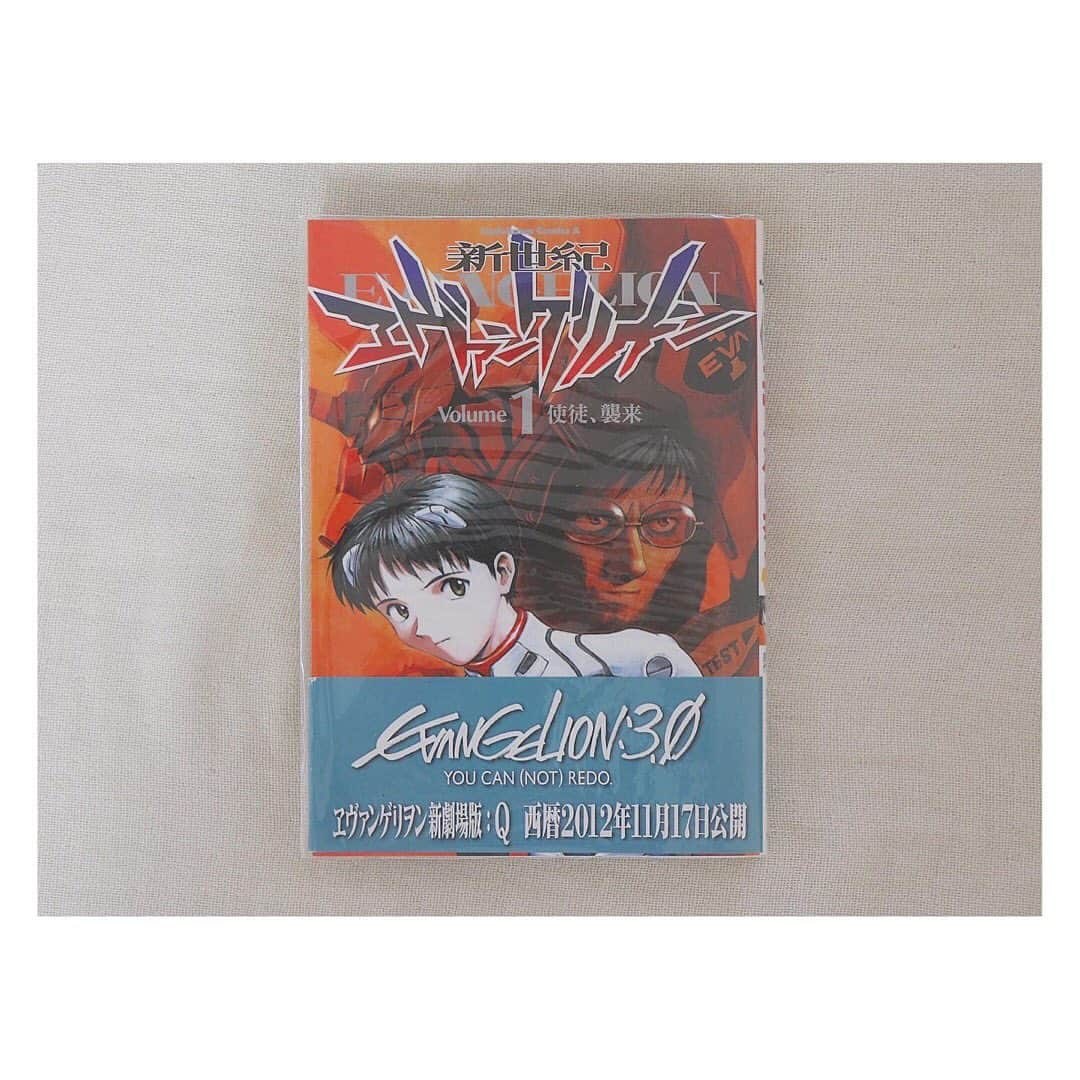 小片リサさんのインスタグラム写真 - (小片リサInstagram)「﻿ ﻿ #新世紀エヴァンゲリオン﻿ ﻿ 貞本義行さんのイラストが大好きで、﻿ マンガは何度も何度も見ています🖋﻿ ﻿ 帯にあるのは8年前のエヴァQ公開のお知らせ﻿ ついにシン・エヴァも、もうすぐ公開でしょうか！？﻿ 手元にムビチケは準備してあります！笑﻿ ﻿ アニメも映画もマンガも﻿ 少しずつ内容が違いますが、﻿ それがまたおもしろいんです！！！﻿ ﻿ ﻿ #エヴァ #evangelion #シンエヴァ #完結編﻿ #アニメ #anime #映画 #movie #マンガ #comic﻿ #庵野秀明 さん #貞本義行 さん﻿ #推し は #惣流アスカラングレー #アスカ﻿ ﻿ #小片リサ﻿ #tsubaki_factory﻿ #つばきファクトリー」9月15日 11時11分 - risa__ogata.official