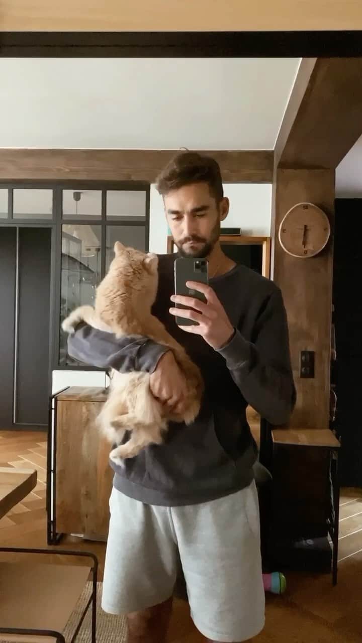 NICOLAS SIMOESのインスタグラム：「Back where she belongs 😻」