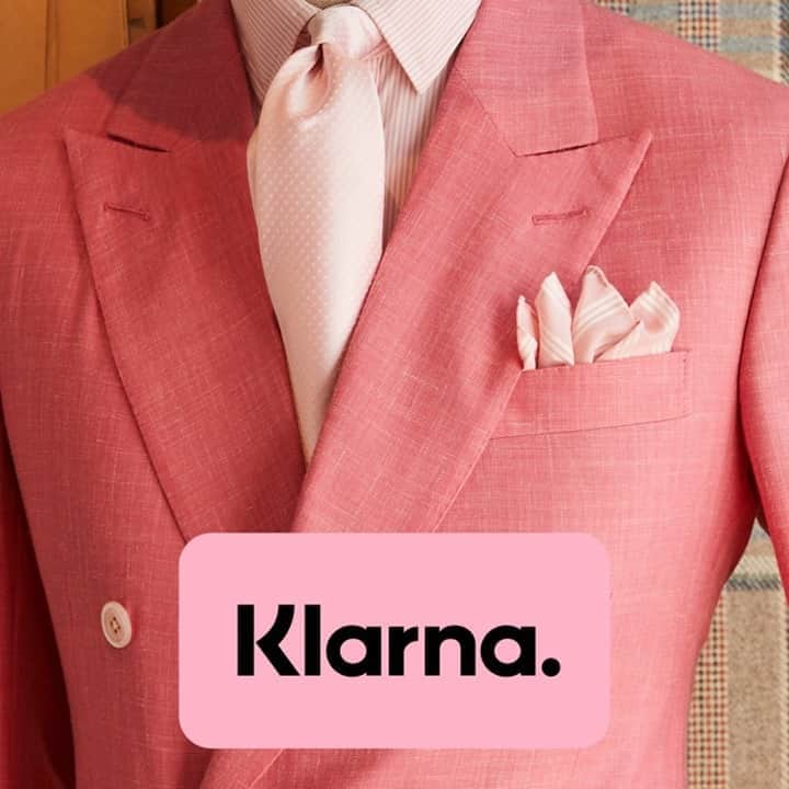 のインスタグラム：「Introducing Klarna, a new way to pay from Huntsman. Available exclusively online, it’s now easier than ever to enjoy Huntsman at Home. From our latest ready-to-wear collections, to our beautiful handcrafted accessories- you can now shop in a style that suits you! Discover more about Huntsman and Klarna via the link in bio⁠ ⁠ #klarna #HuntsmanAtHome #huntsmansavilerow #huntsmannewyork #luxuryretail #readytowear #tailoring #huntsmanaw2020 #accessories」