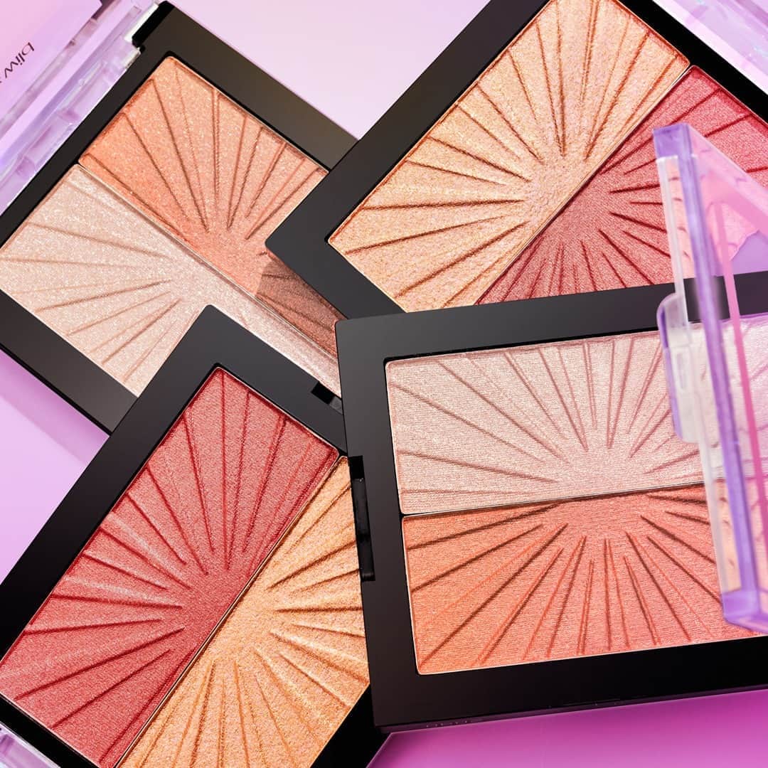 wet'n wild beautyさんのインスタグラム写真 - (wet'n wild beautyInstagram)「Sculpt and shimmer simultaneously with our MegaGlo Blushlighter ✨  Get it @Walmart @Amazon @Target @UltaBeauty @Walgreens and ALWAYS at wetnwildbeauty.com   #blushlighter #highlighter #countour #getyourglowon #luminous #wetnwild #wnwbeauty #hellohalo #crueltyfree」9月15日 2時59分 - wetnwildbeauty