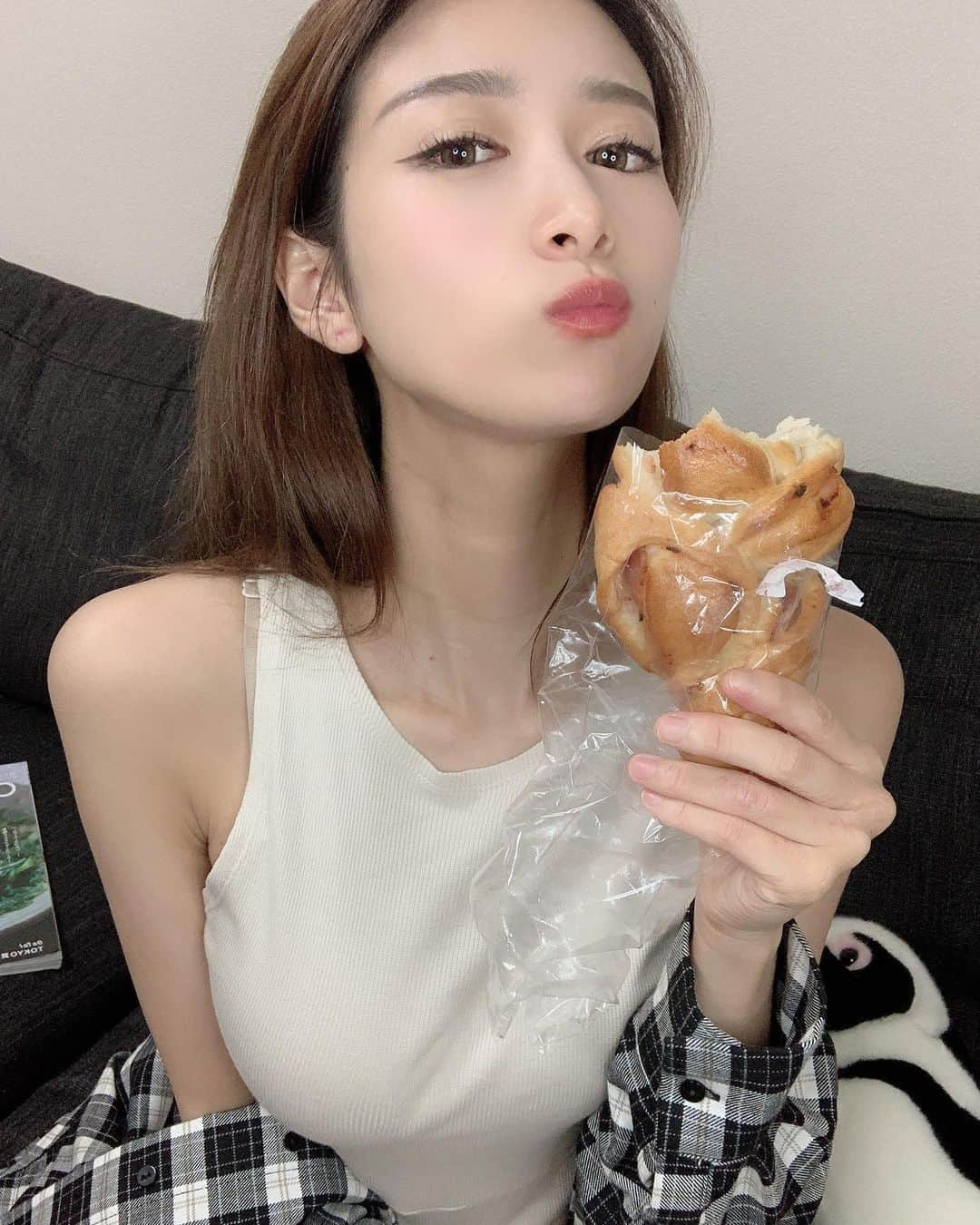 児玉菜々子さんのインスタグラム写真 - (児玉菜々子Instagram)「パンをたべる🍞🥐🥪🥖🐶🐢❤️  #パン #洋食 #3時のおやつ  #instagram  #instafood  #followme」9月15日 2時57分 - nanaco.conana