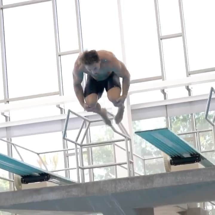 スティーブ・クックのインスタグラム：「If 2020 was a dive.... New YouTube is up-link in bio. triathlon training and landing sick tricks off of a high dive」