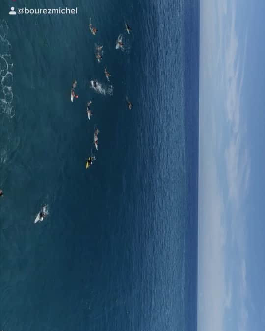 ミシェル・ボレーズのインスタグラム：「One wave can make your day !  @redbullfrance」