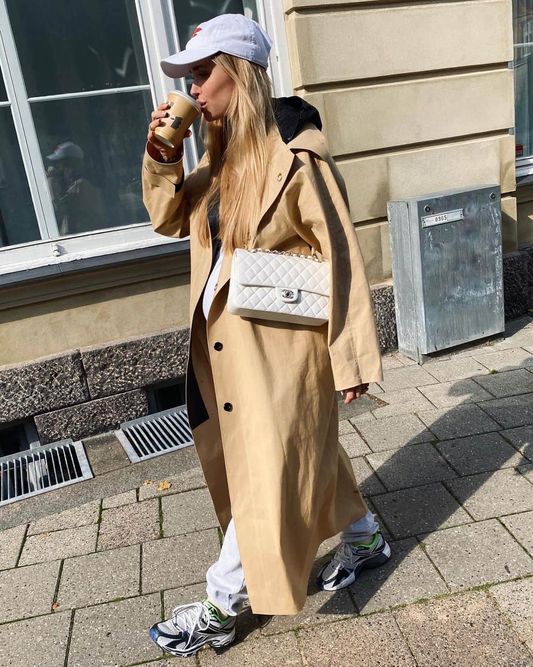 ペニーレ・タイスベックのインスタグラム：「Monday Mood☕️」