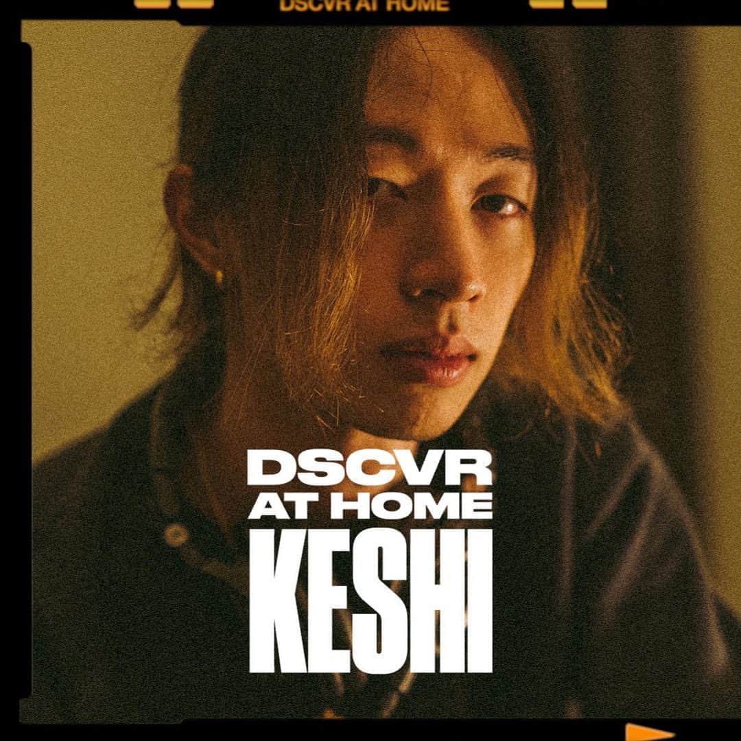 Vevoさんのインスタグラム写真 - (VevoInstagram)「With his delicate vocals and dreamy melodies, @keshi is sure to put you in a type of mood. 🖤 Watch the Houston native's stripped down #DSCVR at Home performance of "more," now. ⠀⠀⠀⠀⠀⠀⠀⠀⠀ ▶️[Link in bio] #Keshi #DSCVRatHome」9月15日 3時28分 - vevo
