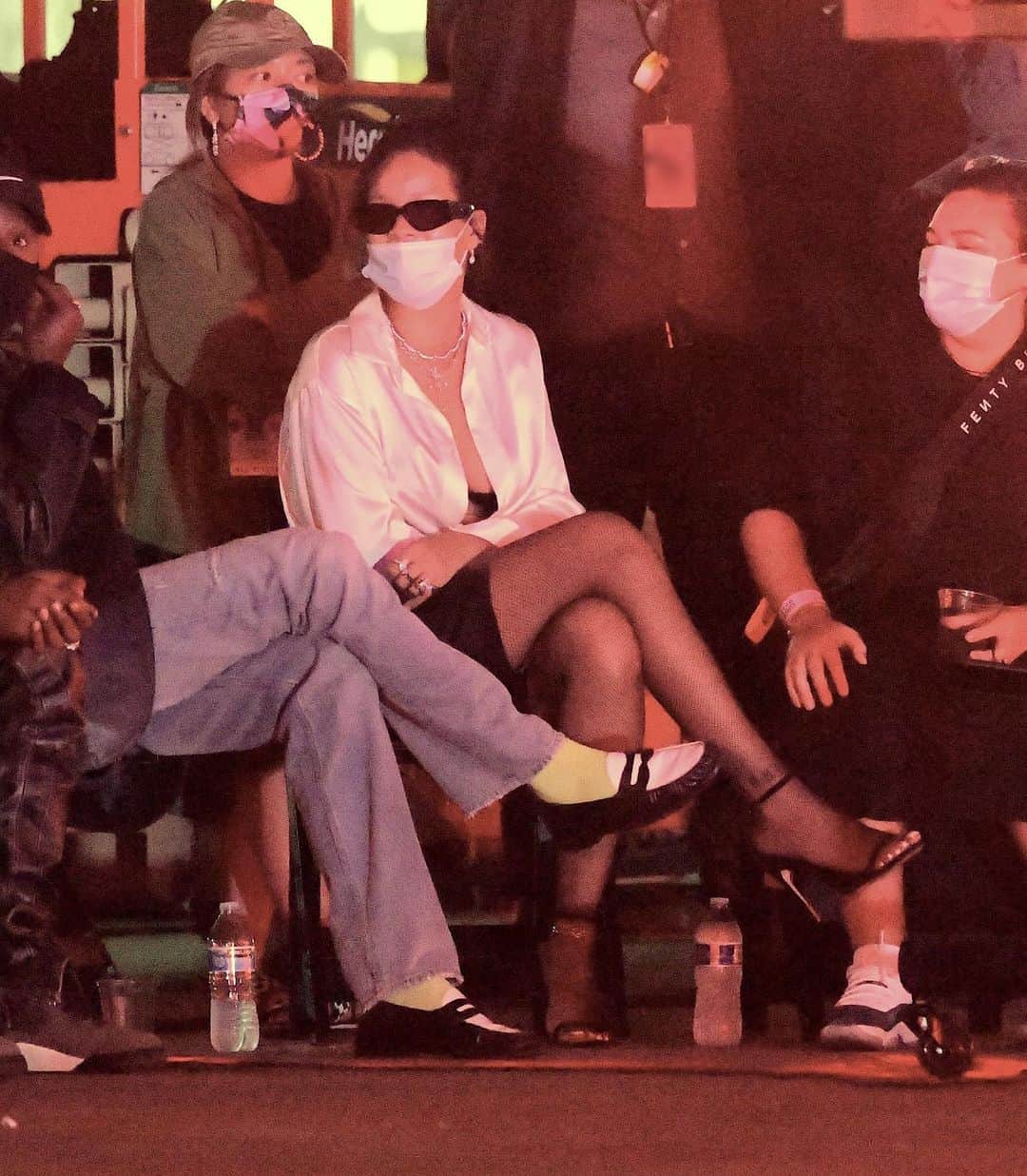 Just Jaredさんのインスタグラム写真 - (Just JaredInstagram)「@badgalriri was photographed on the set of a secret project late Sunday evening!  #Rihanna Photo: Splash News」9月15日 3時38分 - justjared