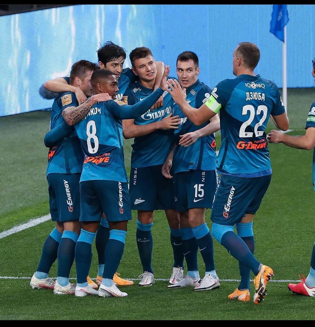 マウコム・フィリペ・シウヴァ・デ・オリヴェイラのインスタグラム：「+3 pontos muito importante , todos de parabéns 🎉 🤙🏾🏆🙏🏾💙🤍  #jogadordomes obrigado a todos #DavaiZenit」