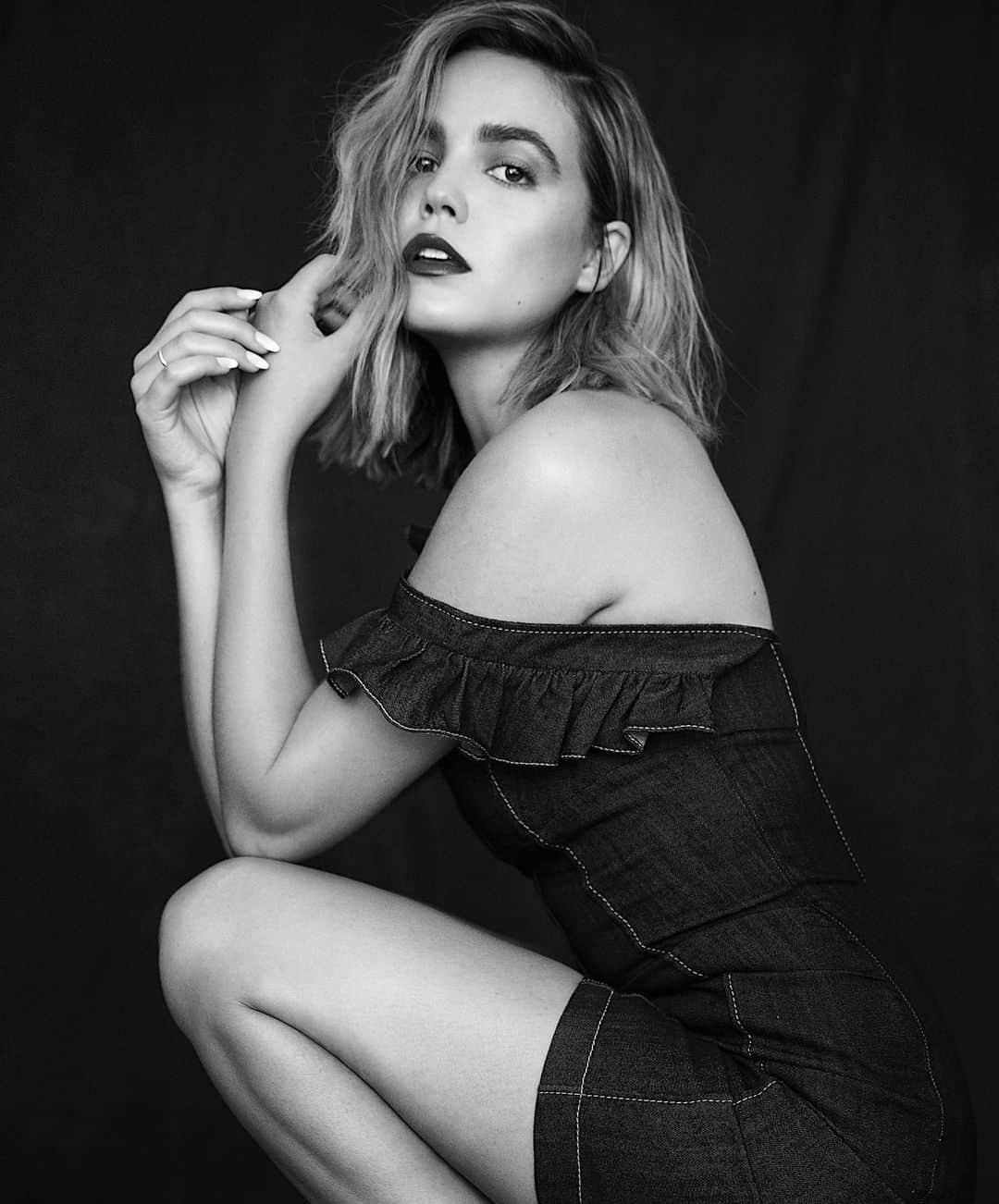 ベイリー・マディソンのインスタグラム：「Little throwback cause I’ve been on set and can’t share any pics... @tizianolugli 🖤」