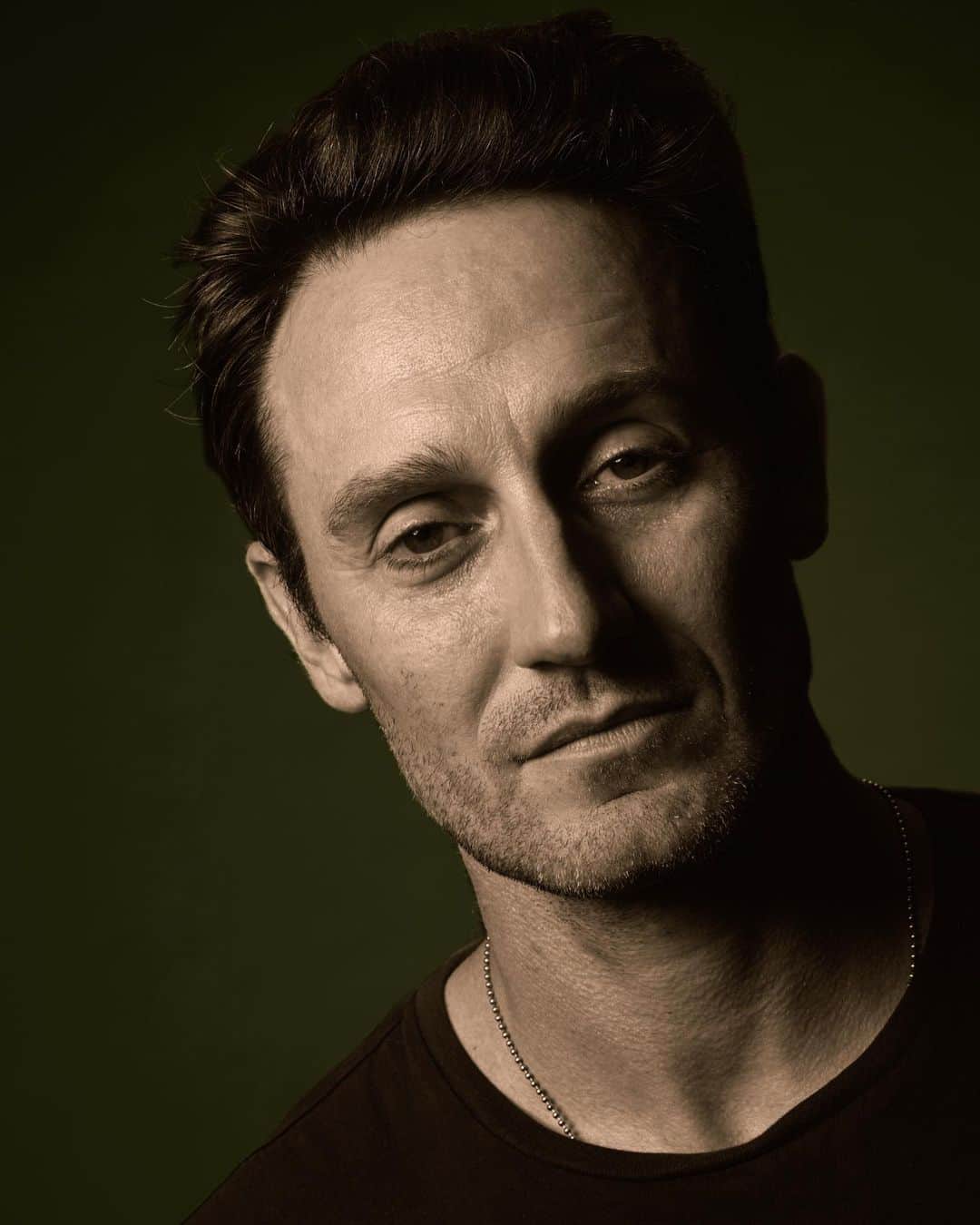 のインスタグラム：「@psphotofestival is 1 week away. REGISTER NOW Portfolio reviews, seminars, special sponsor presentations and symposiums will all be ONLINE. Link in Bio. Portrait made by @psphotofestival founder @jeffdunas」