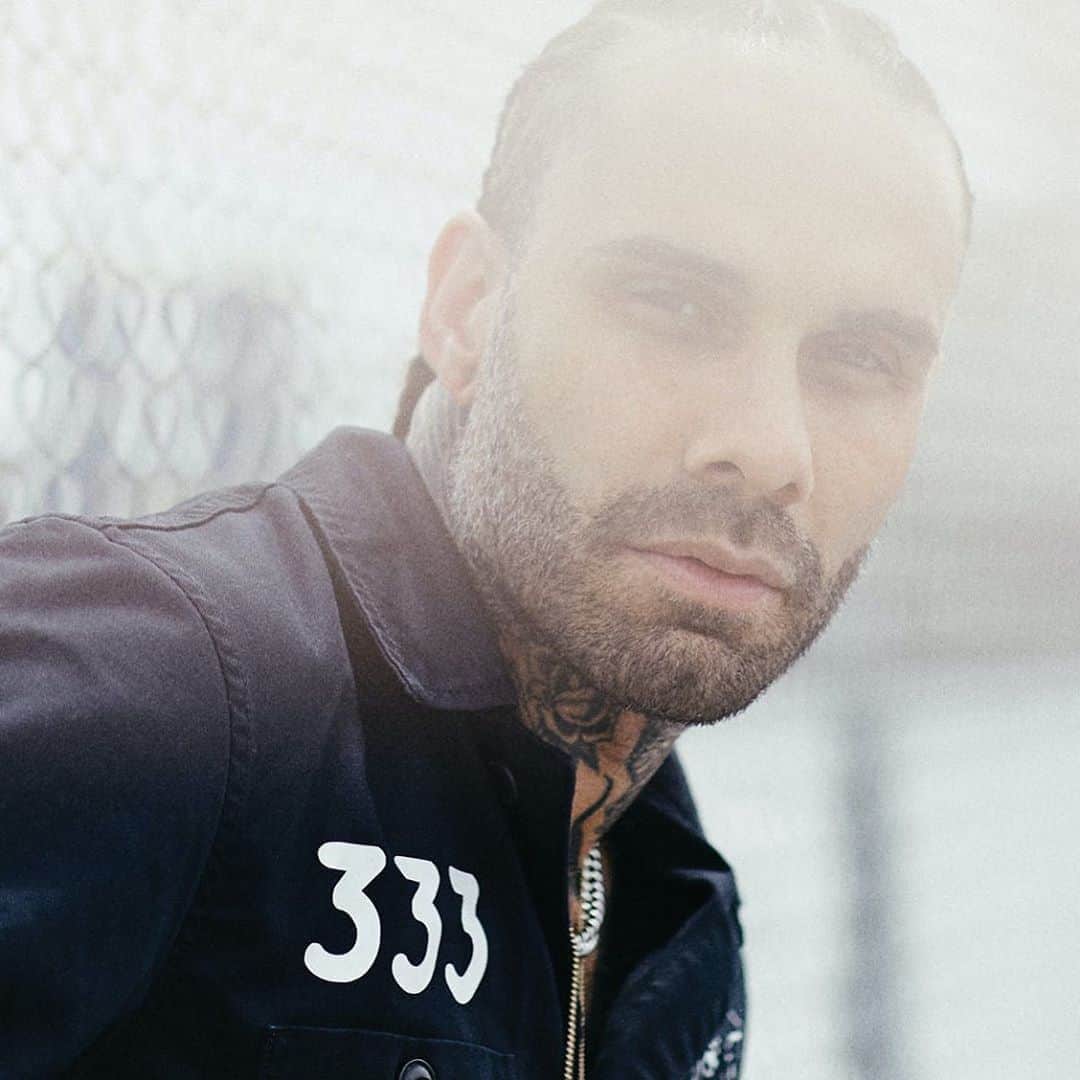 Kerrang!さんのインスタグラム写真 - (Kerrang!Instagram)「"We have a fucking problem. People are dying en masse, kids are going to school and killing their peers... we need to find a solution" - Jason Aalon Butler, FEVER 333 . Read the full interview with Jason right now on Kerrang.com. . 📸: @jonathan.weiner  . #fever333 #jasonaalonbutler #letlive #kerrang #punkrock #333wreckordscrew」9月15日 4時05分 - kerrangmagazine_