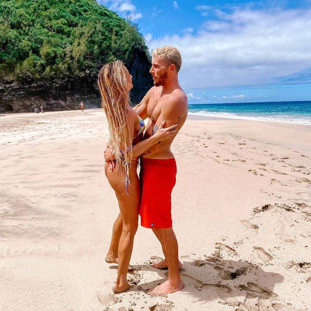 アラナ・ブランチャードさんのインスタグラム写真 - (アラナ・ブランチャードInstagram)「Got @jackfreestone to go hiking yesterday and we couldn’t stop smiling. As parents doing things like this can be rare but also make it that much more special💙」9月15日 4時06分 - alanarblanchard