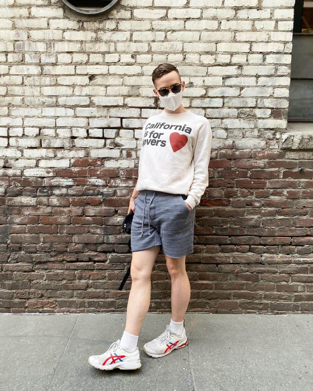 アダム・リッポンのインスタグラム：「A lot of people doubted that I could wear some form of sweatpants every day beginning in March and this is to prove those people wrong.」