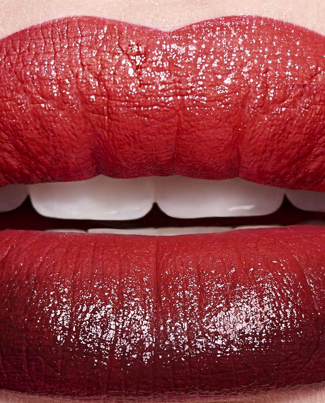ゲランさんのインスタグラム写真 - (ゲランInstagram)「Buildable colour, luminous shine, unparalleled comfort.  Make your own rules with Rouge G de Guerlain.  #Guerlain #GuerlainMakeup #RougeG #Makeup #Lipstick   Creation & photography by @bold_creativecontent」9月15日 4時33分 - guerlain