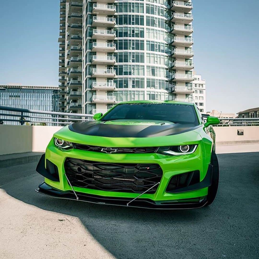 Amazing Carsのインスタグラム：「The green on this ZL1🙌🏼  Photo via: @malvadazl1 / @jesaiahsmacias   Second page: @M85Media  Other page: @StancedAutohaus  #Chevrolet #Chevy #ZL1 #Camaro #AmazingCars247」