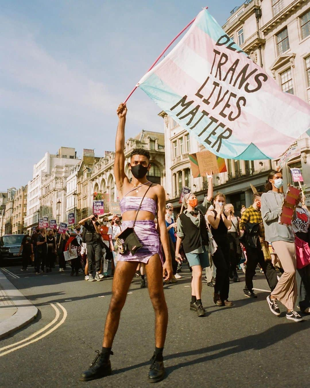 British Vogueさんのインスタグラム写真 - (British VogueInstagram)「The second ever London Trans+ Pride event took place on Saturday – and this year felt more urgent than ever. Wearing masks and hoisting flags, the crowd made its way down Piccadilly in a socially-distanced manner, marching to demand legal recognition for non-binary people, progressive reforms to the UK’s Gender Recognition Act, and an end to non-consensual surgeries on intersex people. At the link in bio, see a selection of moving images of #TransPride photographed by @HarryBowley exclusively for #BritishVogue.」9月15日 4時54分 - britishvogue