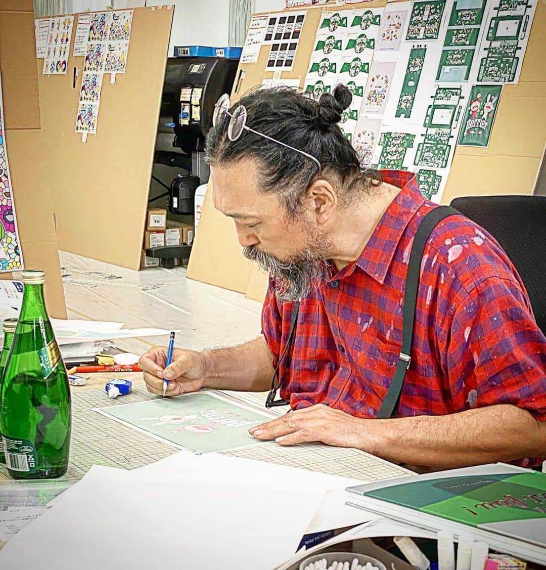 村上隆さんのインスタグラム写真 - (村上隆Instagram)「Almost there. Coming soon in October. More information: @PERRIER #PERRIERxMURAKAMI #PERRIER」9月15日 4時56分 - takashipom