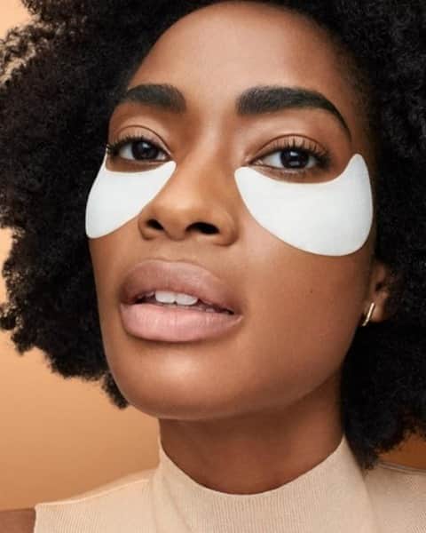 資生堂さんのインスタグラム写真 - (資生堂Instagram)「Benefiance Eye Mask. Visibly improves the appearance of wrinkles in just one week. Smooth over the face each morning after cleansing and softener/lotion. Use 2-3 times a week for optimal results. Shop @Sephora.⁣ ⁣ #Benefiance #ShiseidoSkincare」9月15日 5時00分 - shiseido