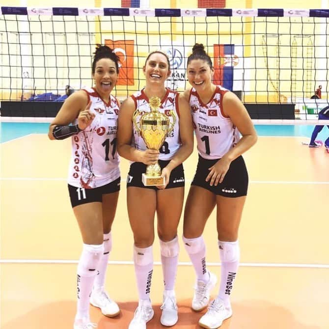 USA Volleyballさんのインスタグラム写真 - (USA VolleyballInstagram)「More 🇺🇸 stars doing big things with their professional clubs! 🤩 Congrats to @laurencarlini and @madi_kingdon on winning the Balkan Cup and qualifying for the Challenge Cup! 🏆」9月15日 5時03分 - usavolleyball