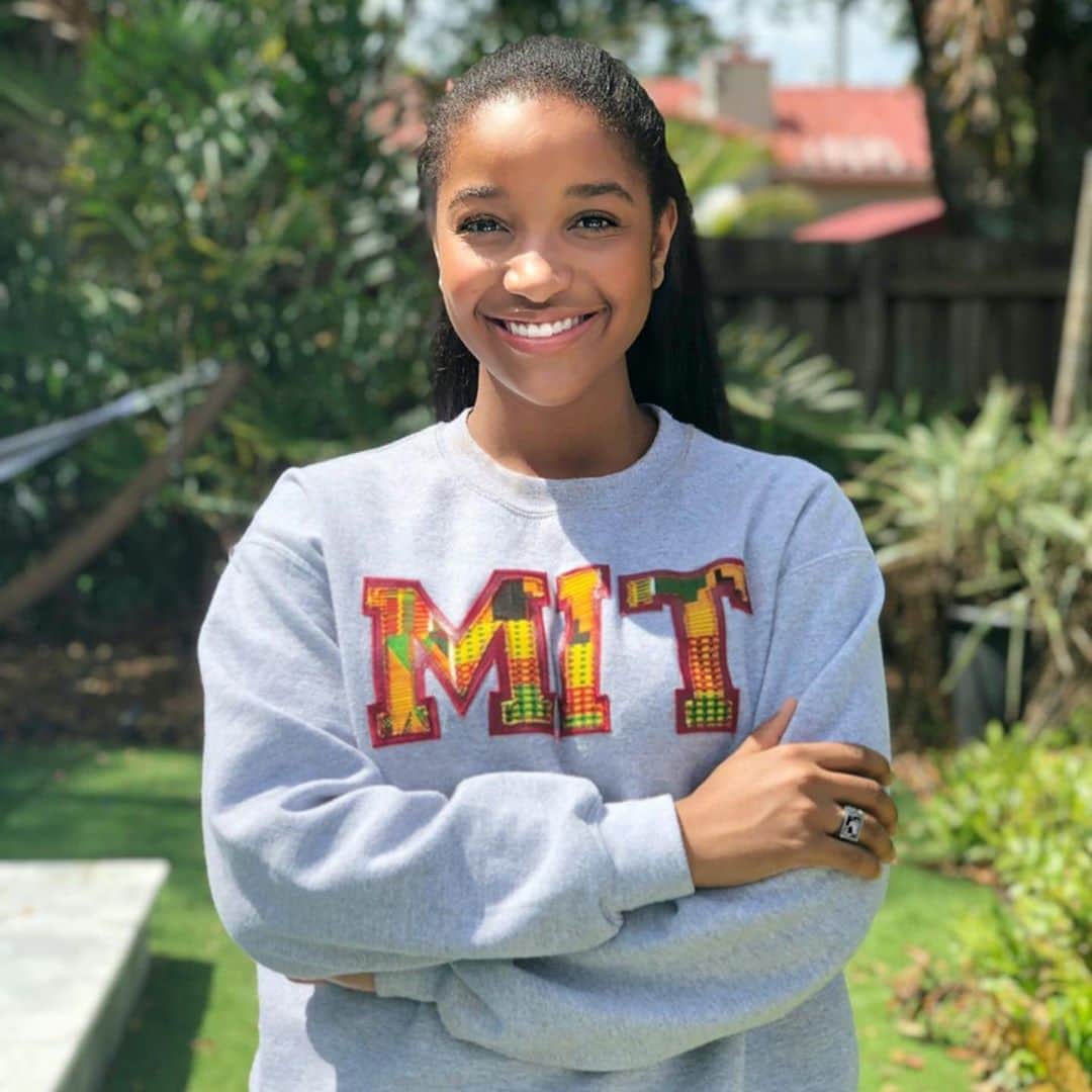 Nia Sioux Frazierさんのインスタグラム写真 - (Nia Sioux FrazierInstagram)「Today’s #RolemodelMonday is MIT’s first Black woman student body president - meet Danielle Geathers. Danielle has been active in her community since high school, when she founded her school’s Black student union. When she got into MIT, she was eager to find a larger Black community, leading her to get involved in the university’s Black student union. After witnessing the shortcomings of student government and seeing a clear potential for impact, she decide to run for President. Since her win, she is working  to reshift the focus of student government; putting an emphasis on equality and inclusion. Her swift moves and dedication for change is so admirable!  Thank you for being an amazing role model」9月15日 5時19分 - niasioux