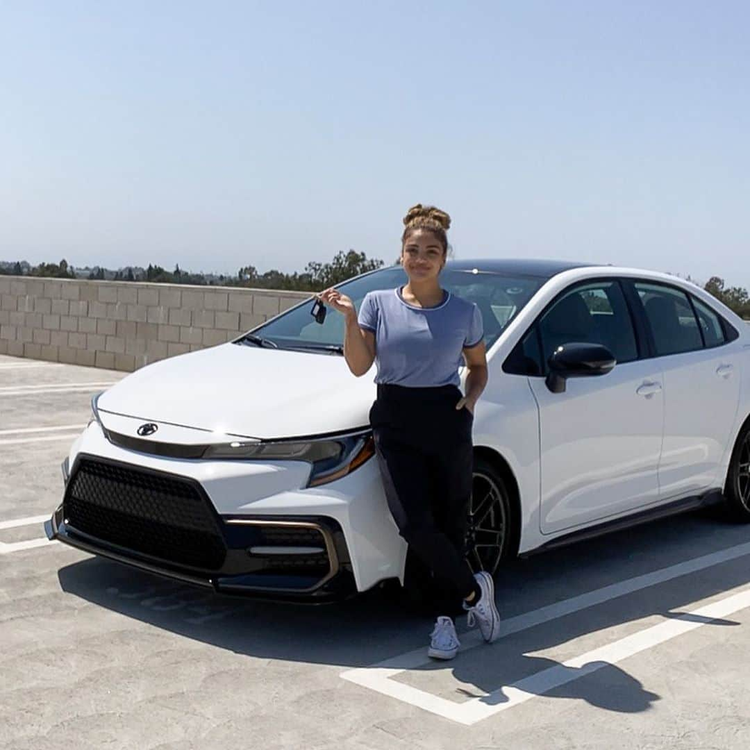 ローリー・ヘルナンデスさんのインスタグラム写真 - (ローリー・ヘルナンデスInstagram)「I got a sneak peek at @ToyotaUSA ‘s stylish new #Corolla Apex - how cool does it look?! I LOVE the bronze accents 😍 #ad #LetsGoPlaces」9月15日 5時12分 - lauriehernandez