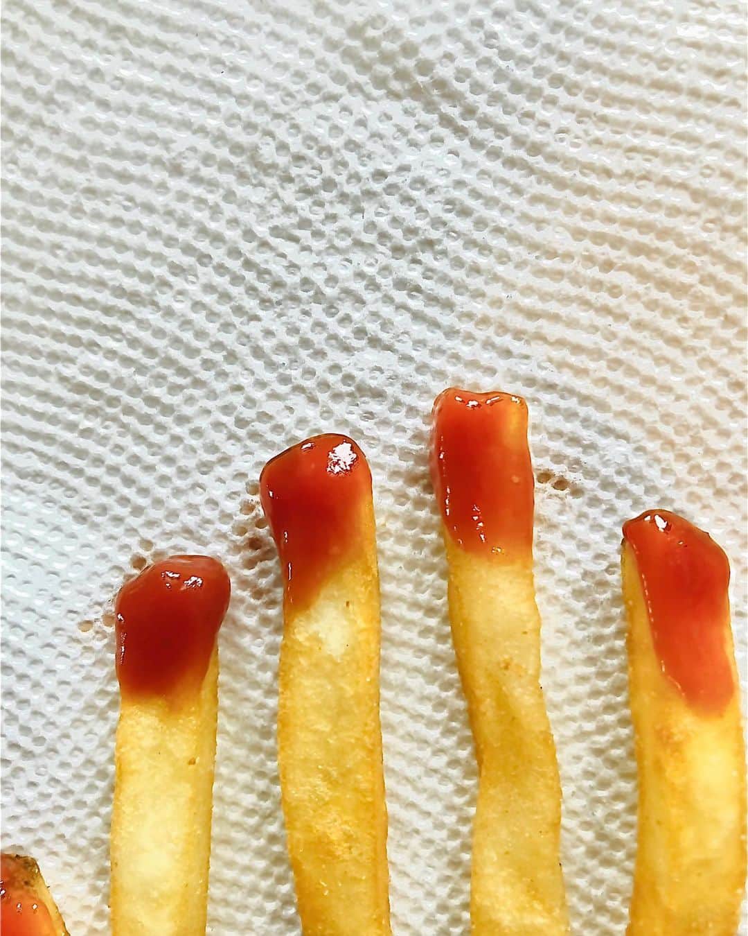 ウェンディーズのインスタグラム：「glamour, grace and perfect taste 💅」