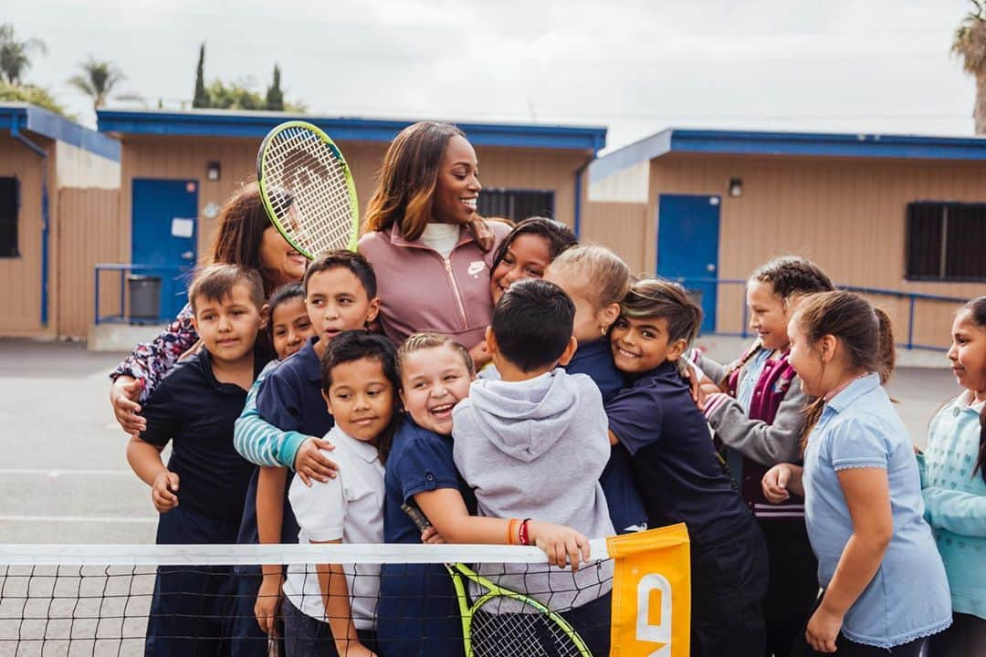 スローン・スティーブンスさんのインスタグラム写真 - (スローン・スティーブンスInstagram)「It was a different @usopen experience this year, but what made it special is that we were able to give back 🙏🏾 Thanks to @mercedesbenzusa we raised $159,650 via the "Ace the Open" campaign for the #USTAFoundation’s Rally to Rebuild! That's 3,193 total Aces! Shoutout to Mercedes and congrats to everyone involved including @sloanestephensfoundation 💞 #MBAmbassador」9月15日 6時07分 - sloanestephens