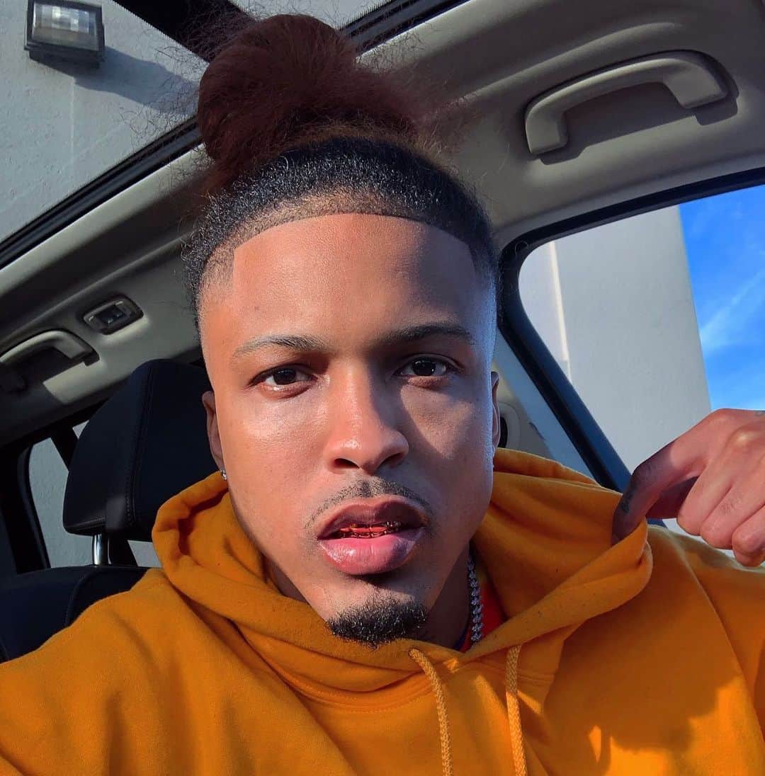 August Alsinaのインスタグラム：「It’s the future baby daddy for me 😬」