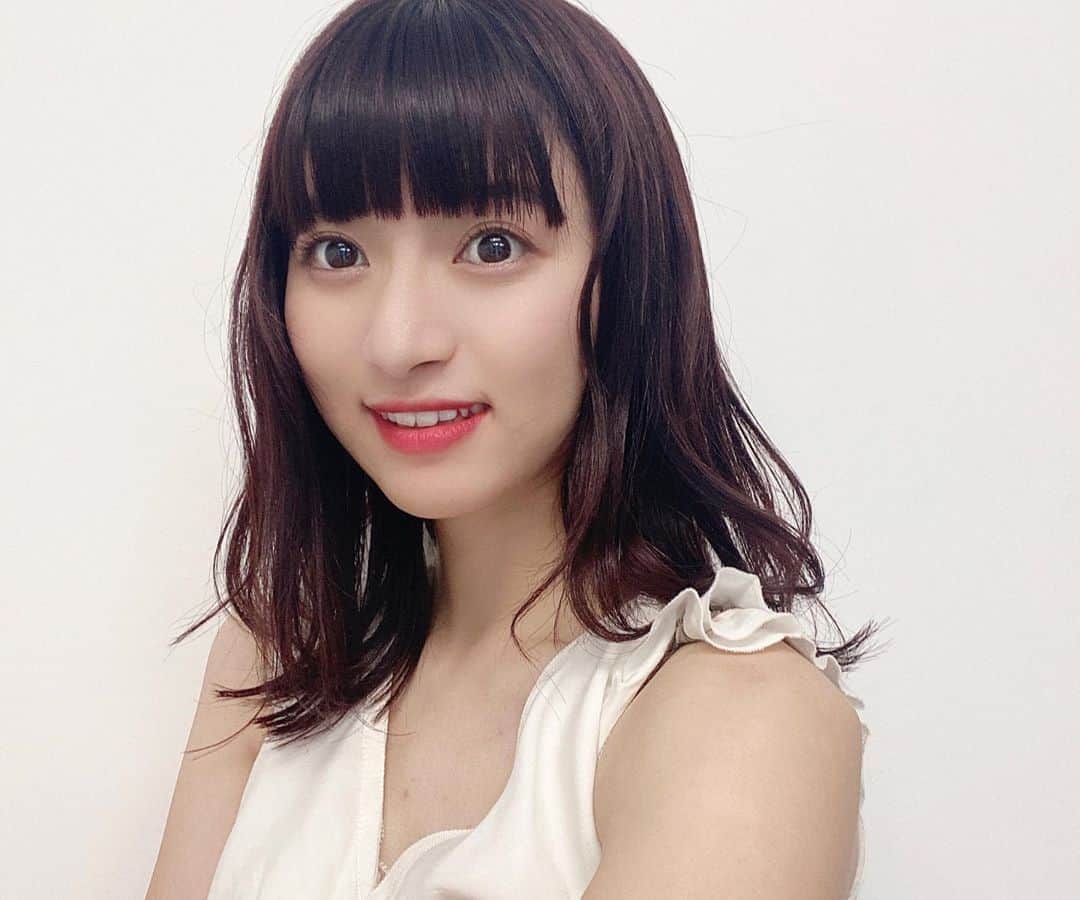 谷口萌衣子のインスタグラム：「髪染めました♡ 秋っぽくピンクパープル！可愛い〜っ  トリートメントで艶々にして頂きました(;o;) 艶キープできるようにホームケアもがんばろっと🧖🏻‍♀️ . . . . 担当して頂いたのはNYNY OPA店の井上さん！ (@yukako_0213 )田舎トーク楽しすぎました😹♡  #NYNY #ピンクパープル #イルミナカラー #ブリーチなしカラー #学生カット #oggiottoトリートメント #京都サロン #ミスキャンパス立命館」