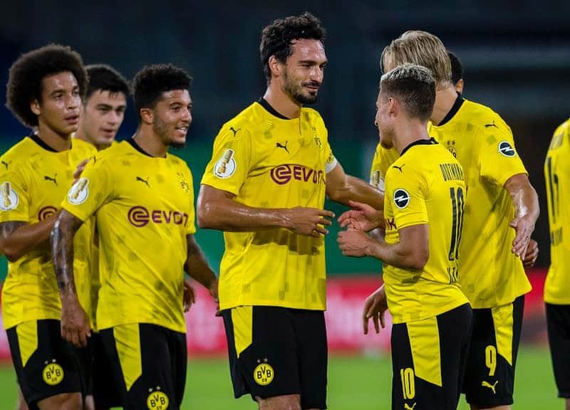 マッツ・フメルスのインスタグラム：「Strong start for us into this season 💪🏻」