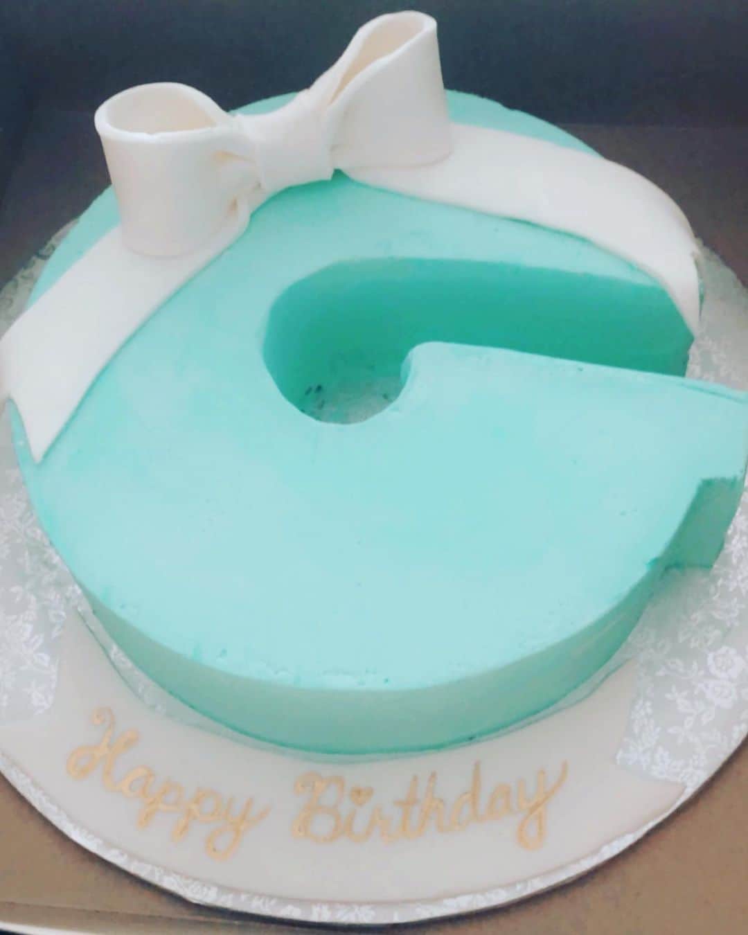 G.NAのインスタグラム：「#thankyou #birthdaycakes #loveyou #sisterlove thank you for all the #blessings.. you mean the world to me.  #감사합니다 #사랑해요 #besafe」