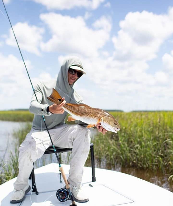 Costa Sunglassesのインスタグラム：「@gabe_lefebvre in the red. #SeeWhatsOutThere #BornOnTheWater」