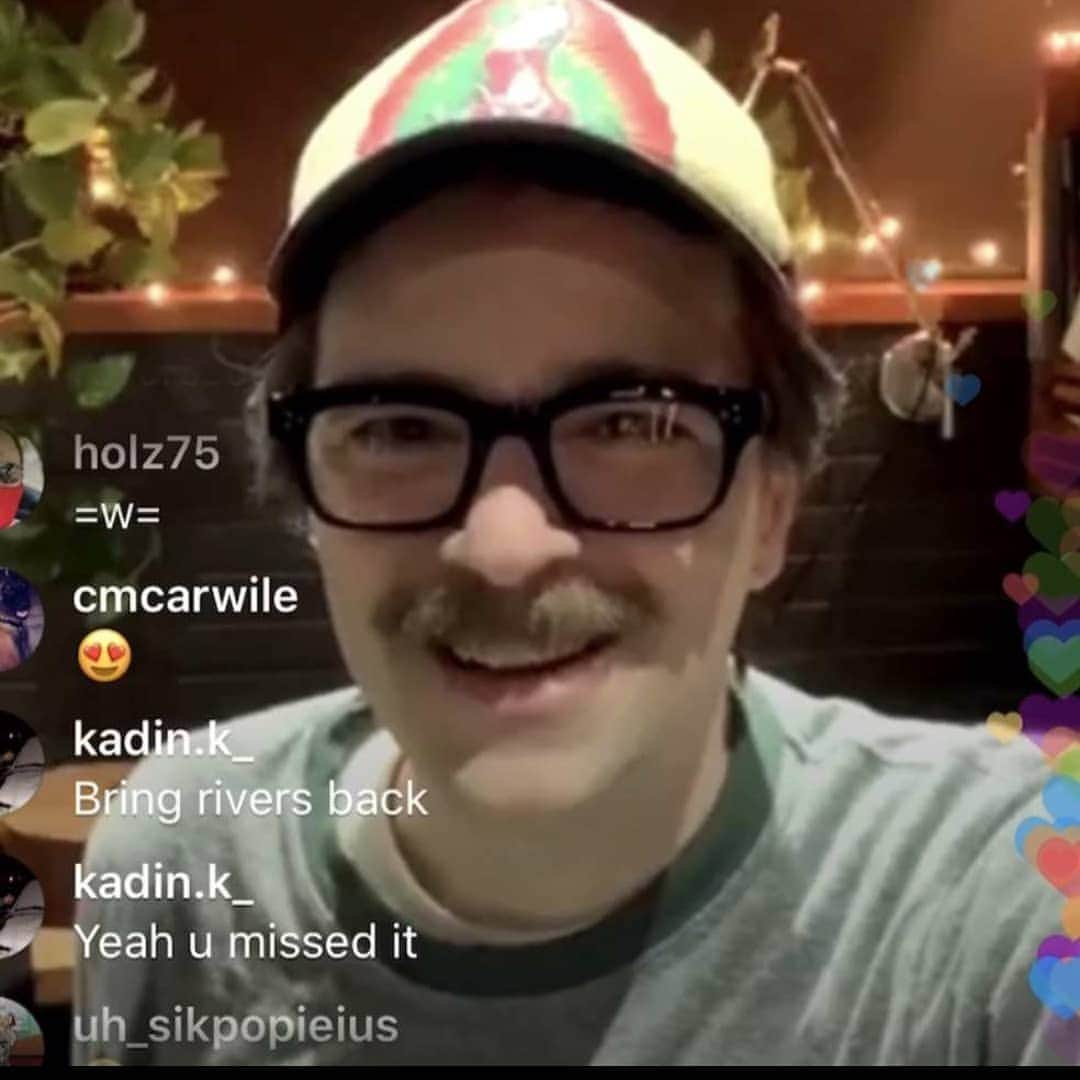 リヴァース・クオモのインスタグラム：「Come chat with us in Mr. Rivers' Neighborhood www.riverscuomo.com/riverchat」