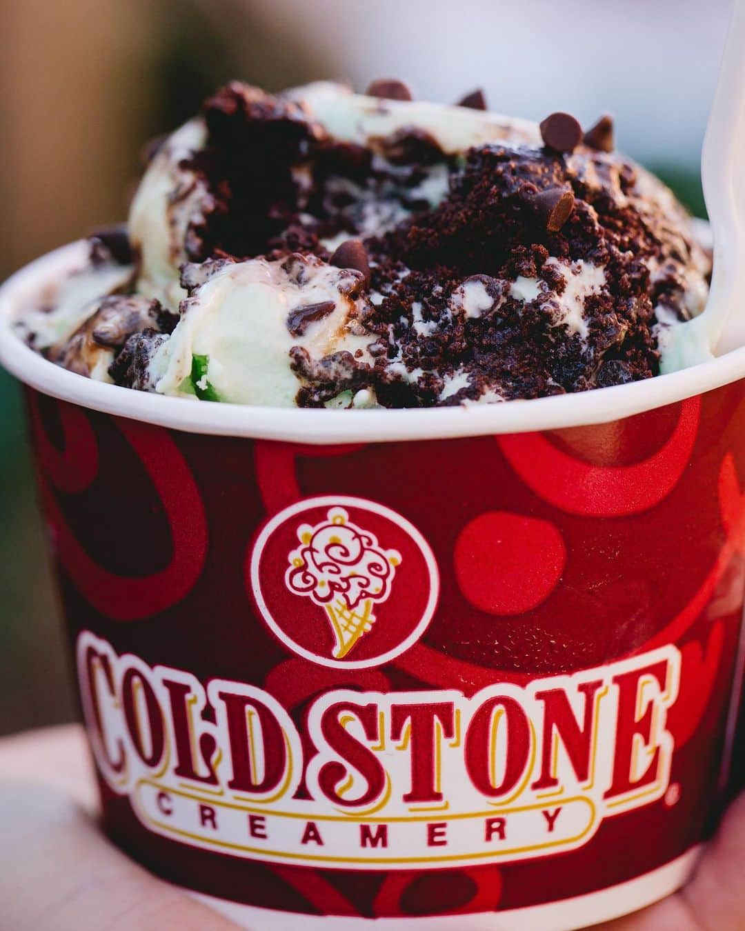 コールド・ストーン・クリーマリーのインスタグラム：「Up close and delicious looking 😋 Order your favorite Signature Creation™ online today! Click link in bio to start your order 🍦」