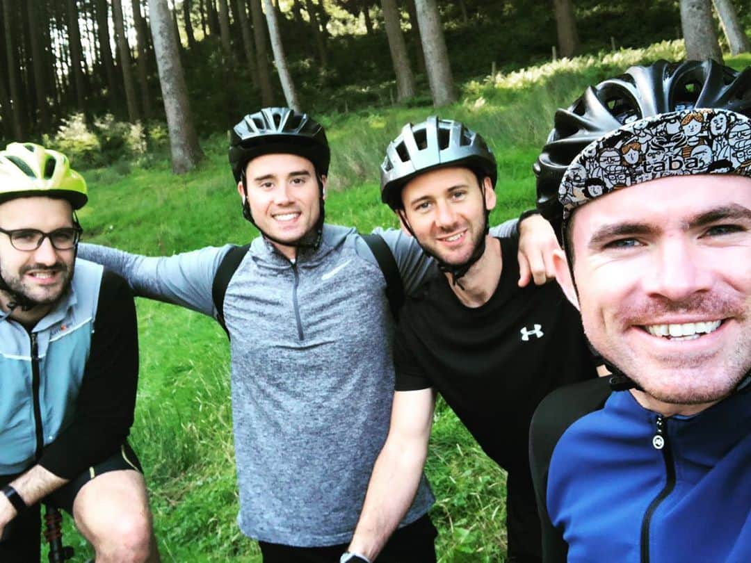クリスチャン・トーマスのインスタグラム：「Great couple of days away with the boys in Wales cycling and campervan! 🏴󠁧󠁢󠁷󠁬󠁳󠁿 🚴🏻‍♂️ 🚴🏻‍♂️」