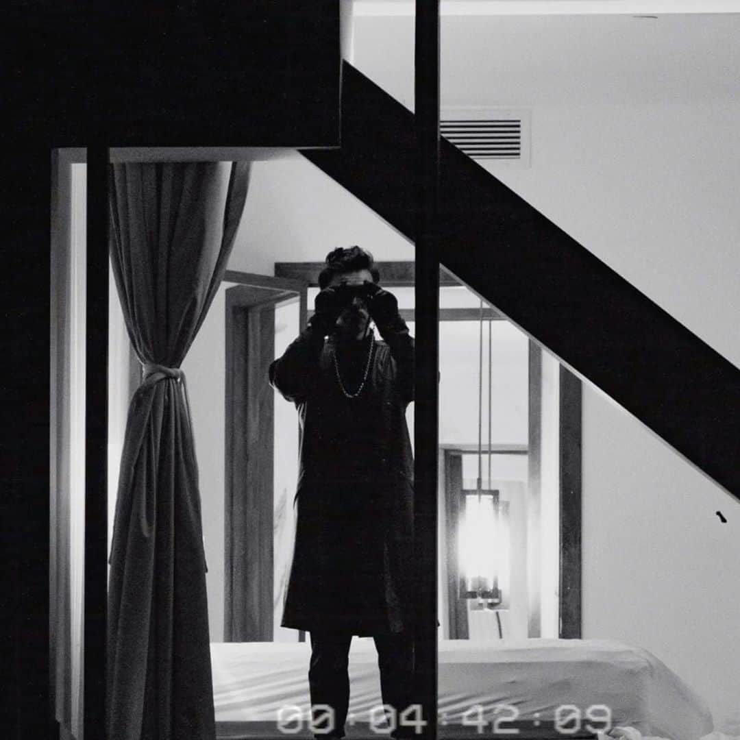 Vevoさんのインスタグラム写真 - (VevoInstagram)「Filmed through the lens of a surveillance camera, @zhu's latest visual is evidence of some "Risky Business." 📹 Watch the mystery unfold with the new dance track. 👀 ⠀⠀⠀⠀⠀⠀⠀⠀⠀ ▶️[Link in bio] #ZHU」9月15日 7時31分 - vevo