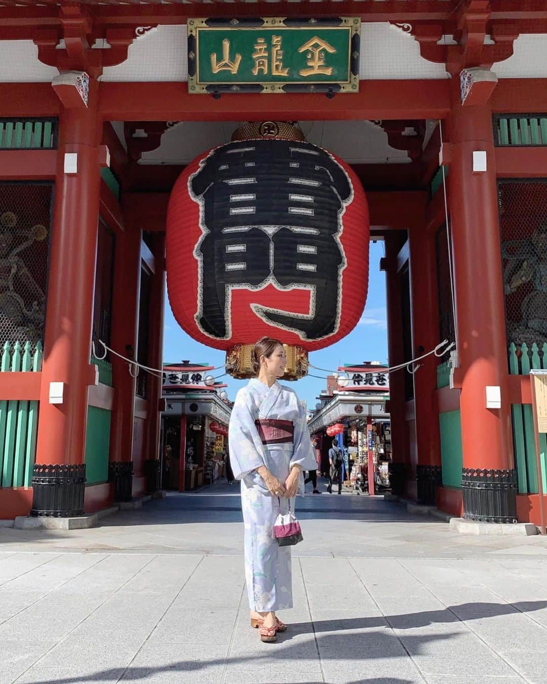 宮田綾子さんのインスタグラム写真 - (宮田綾子Instagram)「⁑ 浅草寺🏮 今年は何もしない夏だったけど、めちゃくちゃ暑い日で9月になってから浴衣で夏気分を味わえたよ👘  #宮田綾子 #浴衣 #浅草 #浅草寺 #浅草観光 #浅草着物レンタル #浴衣ヘアアレンジ #浴衣女子 #浴衣ヘア #浴衣コーデ #浴衣着付け  #浴衣レンタル #仲見世通り #仲見世 #日本 #日本の風景 #東京観光 #東京カメラ部 #東京旅行 #genic_mag #wonderfulplaces #japanoninsta #japanofinsta #tokyo  ___________________∞___________________﻿﻿﻿﻿ インスタコンサルティング 受付中 詳細は @ayako__miyata  プロフィールURLよりご覧ください﻿﻿﻿﻿ ___________________∞__________________」9月15日 7時42分 - ayako__miyata